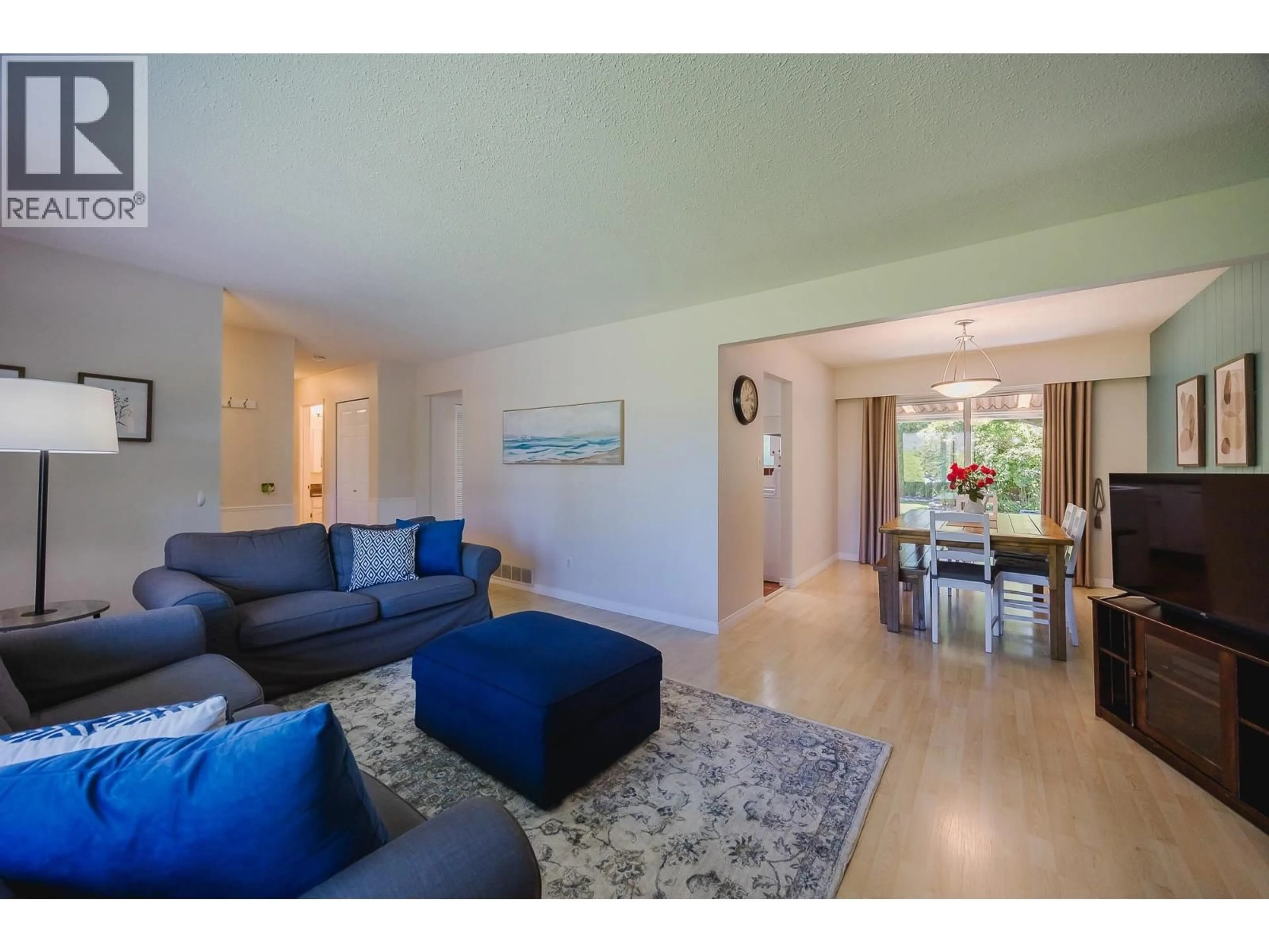 Living room with furniture, unknown for 21632 EXETER AVENUE, Maple Ridge British Columbia V2X4M8