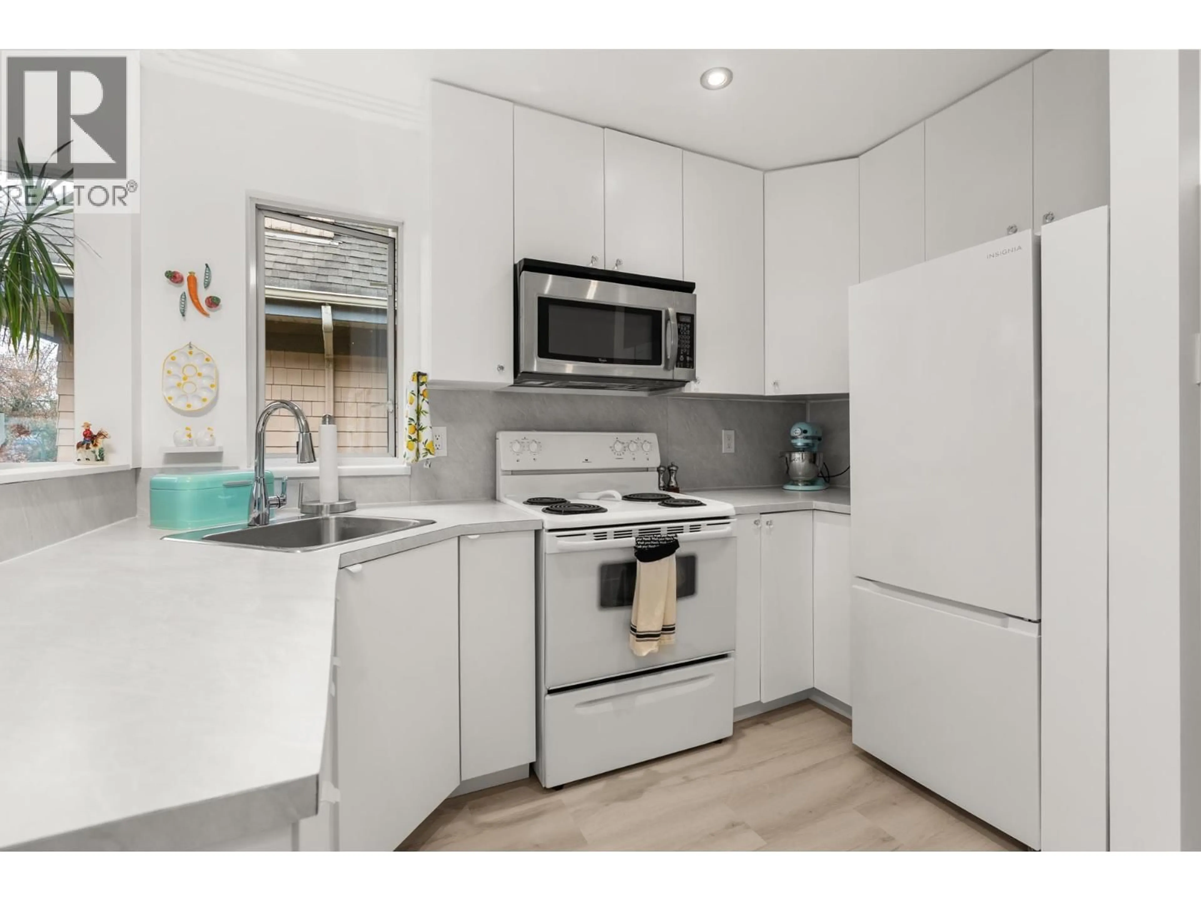 Standard kitchen, unknown for E301 - 623 14TH AVENUE, Vancouver British Columbia V5Z1P7