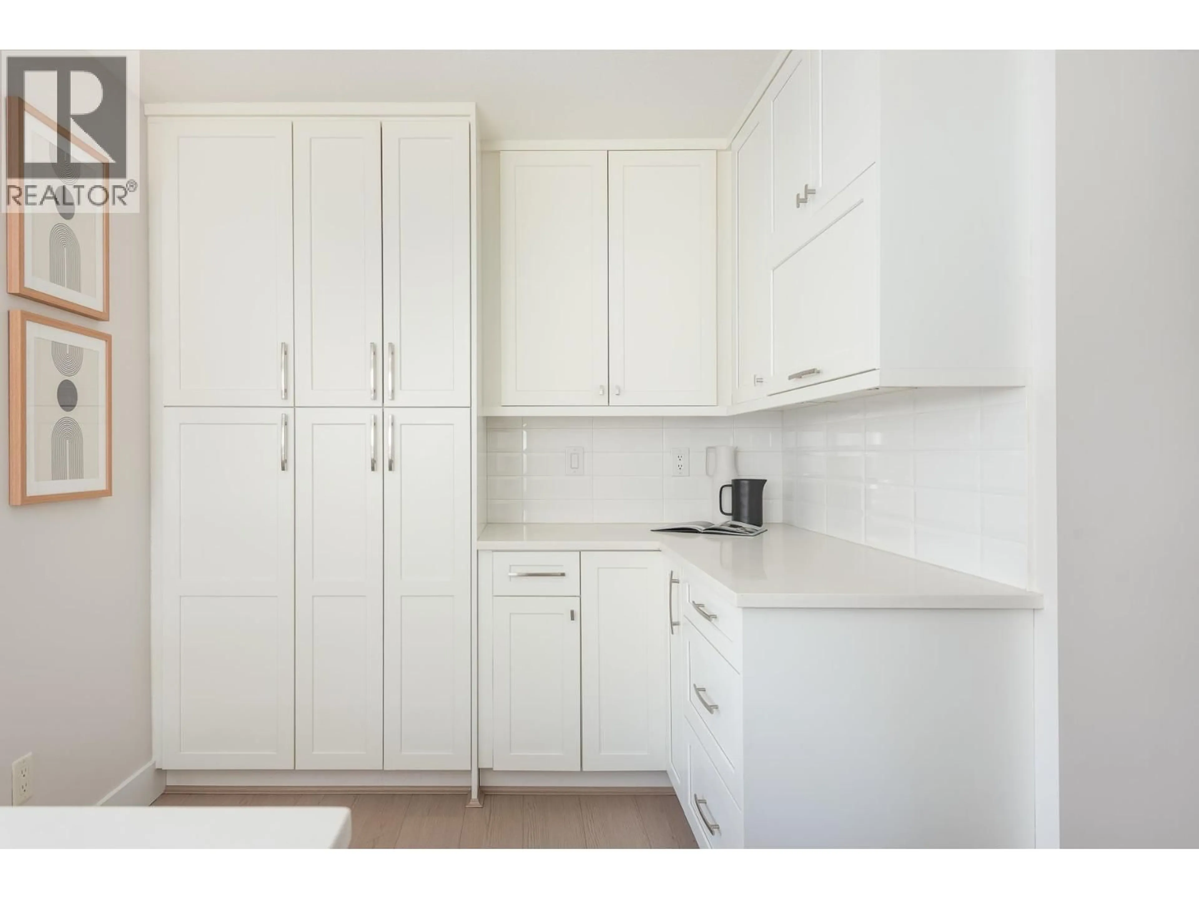 Standard kitchen, wood/laminate floor for 230 - 3000 RIVERBEND DRIVE, Coquitlam British Columbia V3C6R1