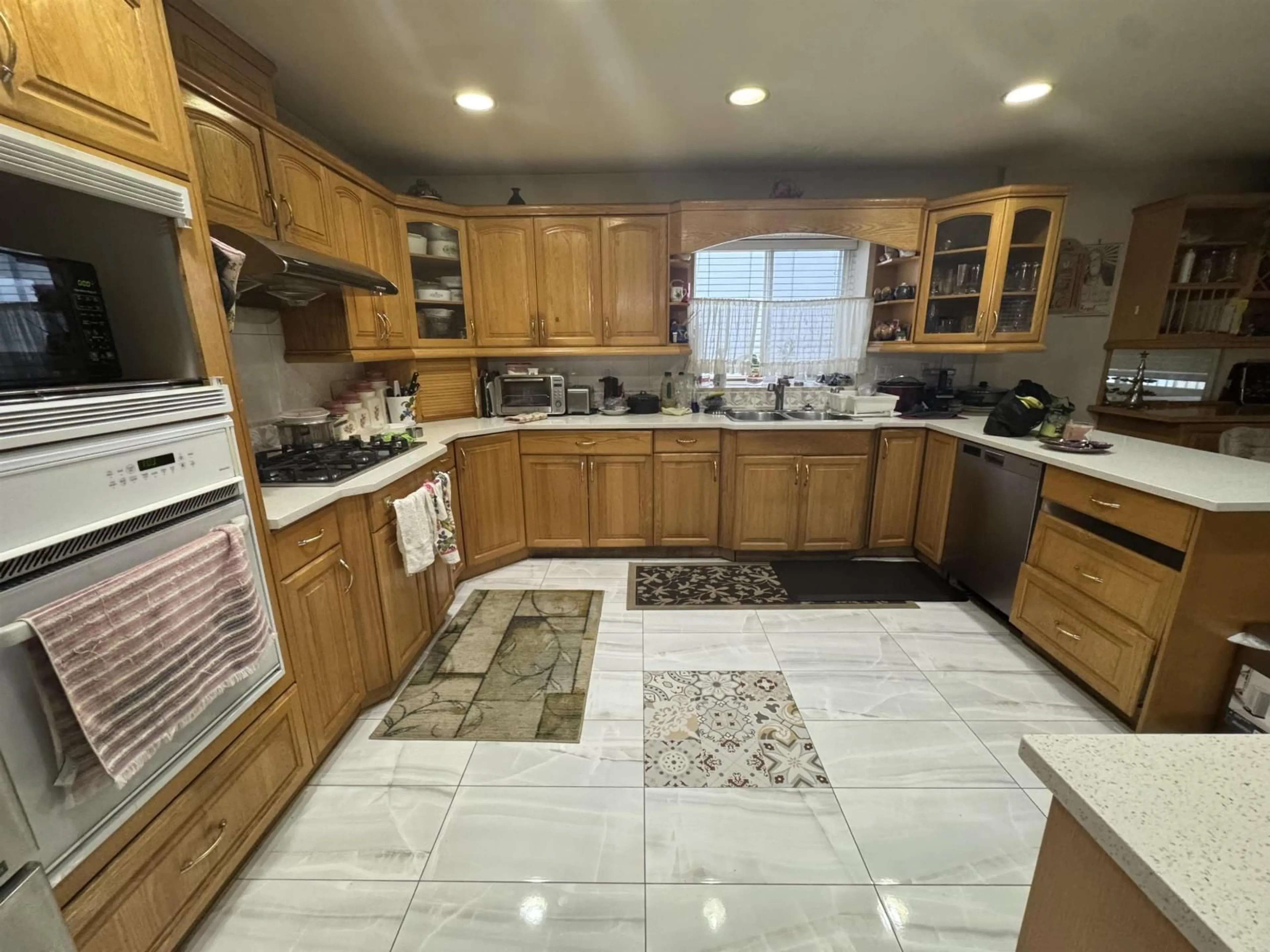 Unknown for 12655 67B AVENUE, Surrey British Columbia V3W1G2