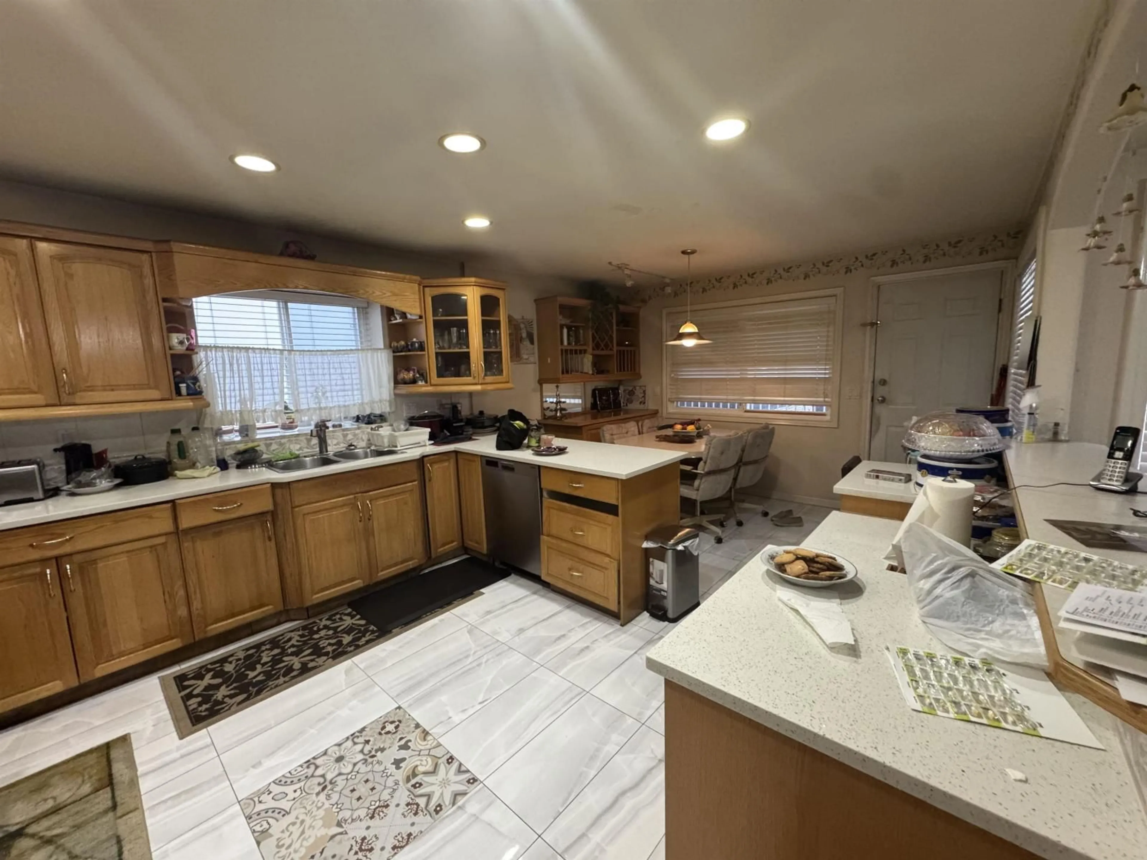 Unknown for 12655 67B AVENUE, Surrey British Columbia V3W1G2