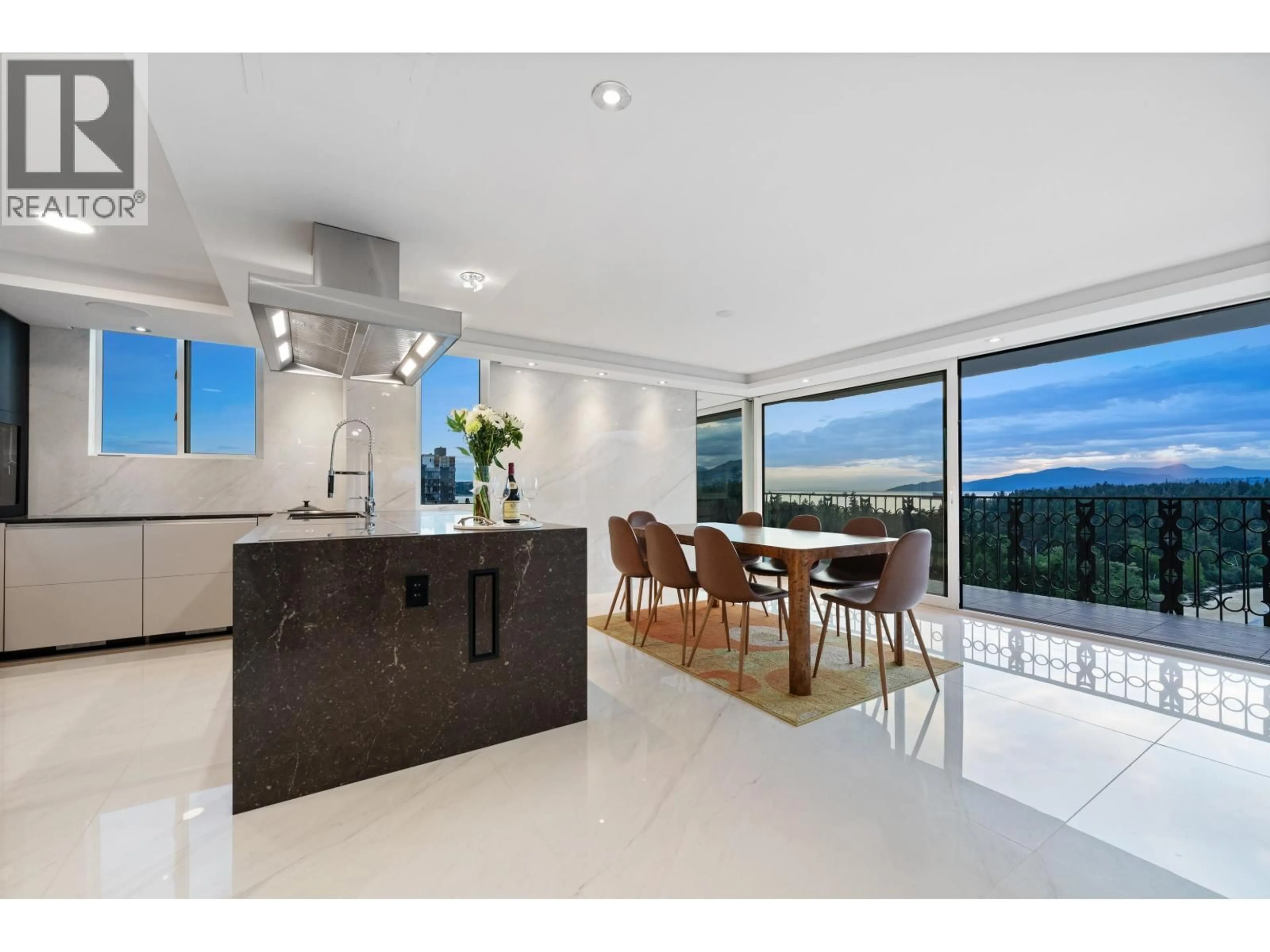 Open concept kitchen, ceramic/tile floor for 1501 - 845 CHILCO STREET, Vancouver British Columbia V6G2R2