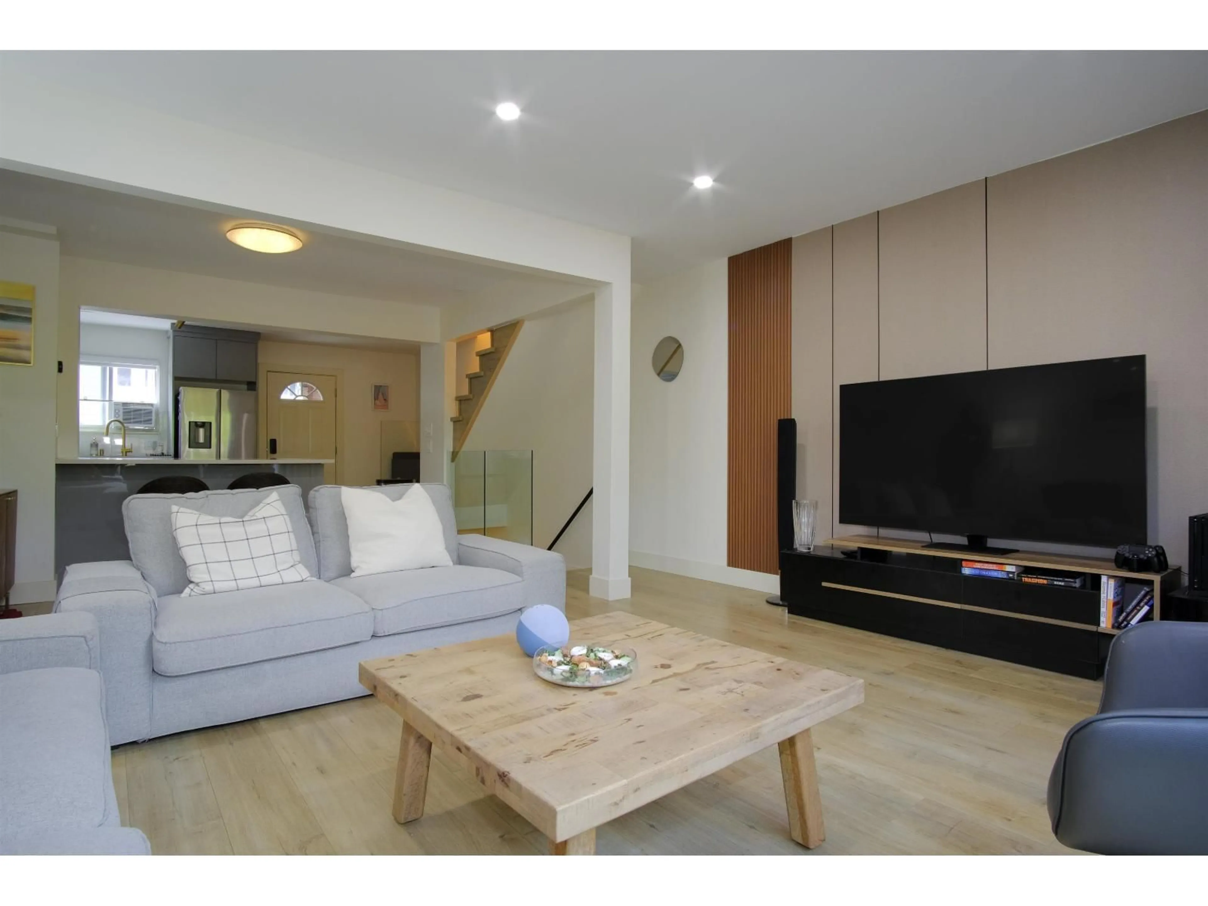 Living room with furniture, unknown for 10 - 10736 GUILDFORD DRIVE, Surrey British Columbia V3R1W6