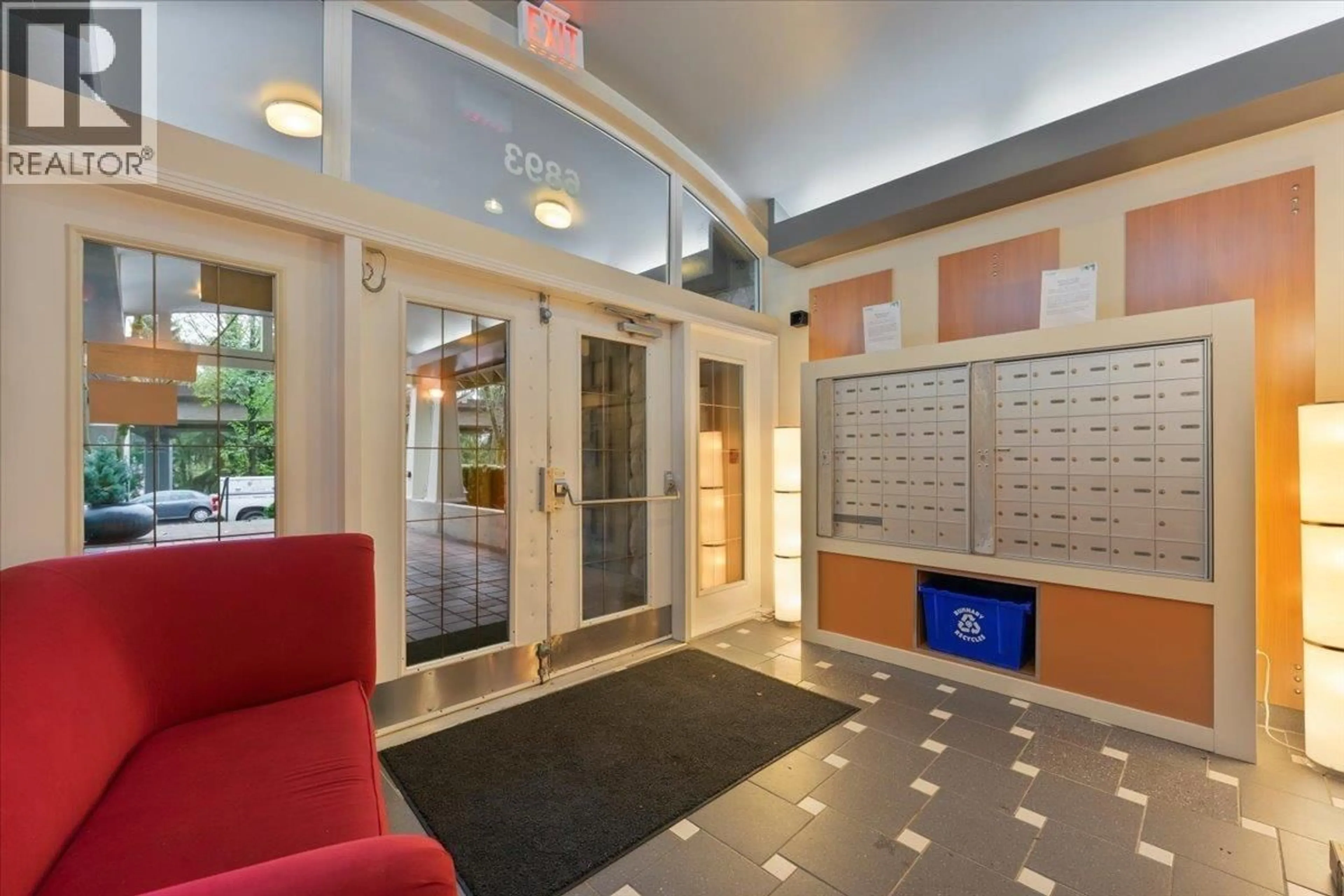 Indoor foyer for 413 - 6893 PRENTER STREET, Burnaby British Columbia V5E4L3