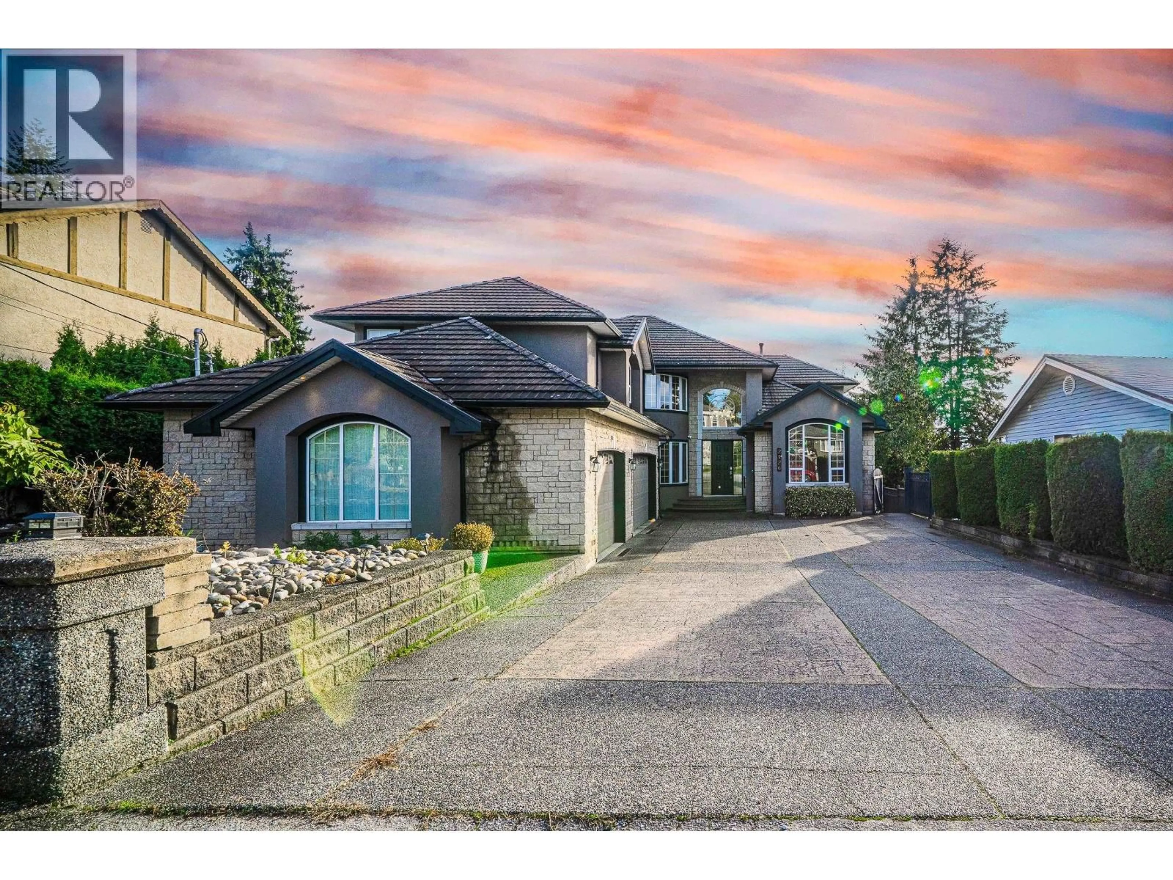 A pic from outside/outdoor area/front of a property/back of a property/a pic from drone, street for 2126 LORRAINE AVENUE, Coquitlam British Columbia V3K2M6
