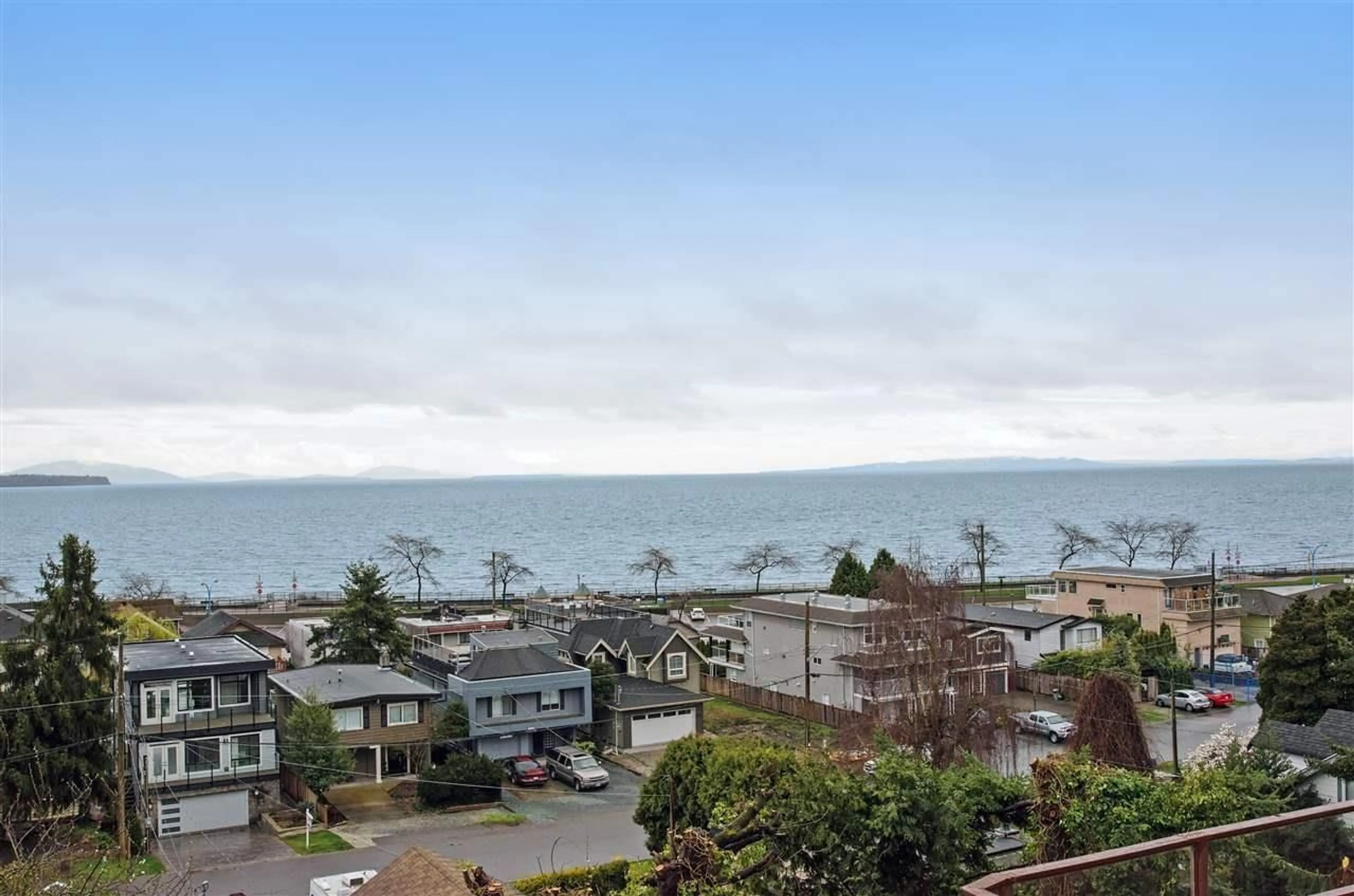 A pic from outside/outdoor area/front of a property/back of a property/a pic from drone, water/lake/river/ocean view for 14768 MCDONALD, White Rock British Columbia V4B2C8