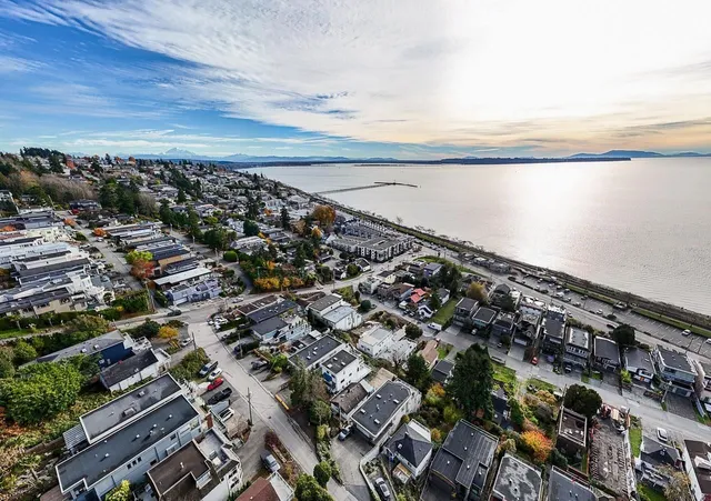 14768 MCDONALD AVENUE, White Rock 5