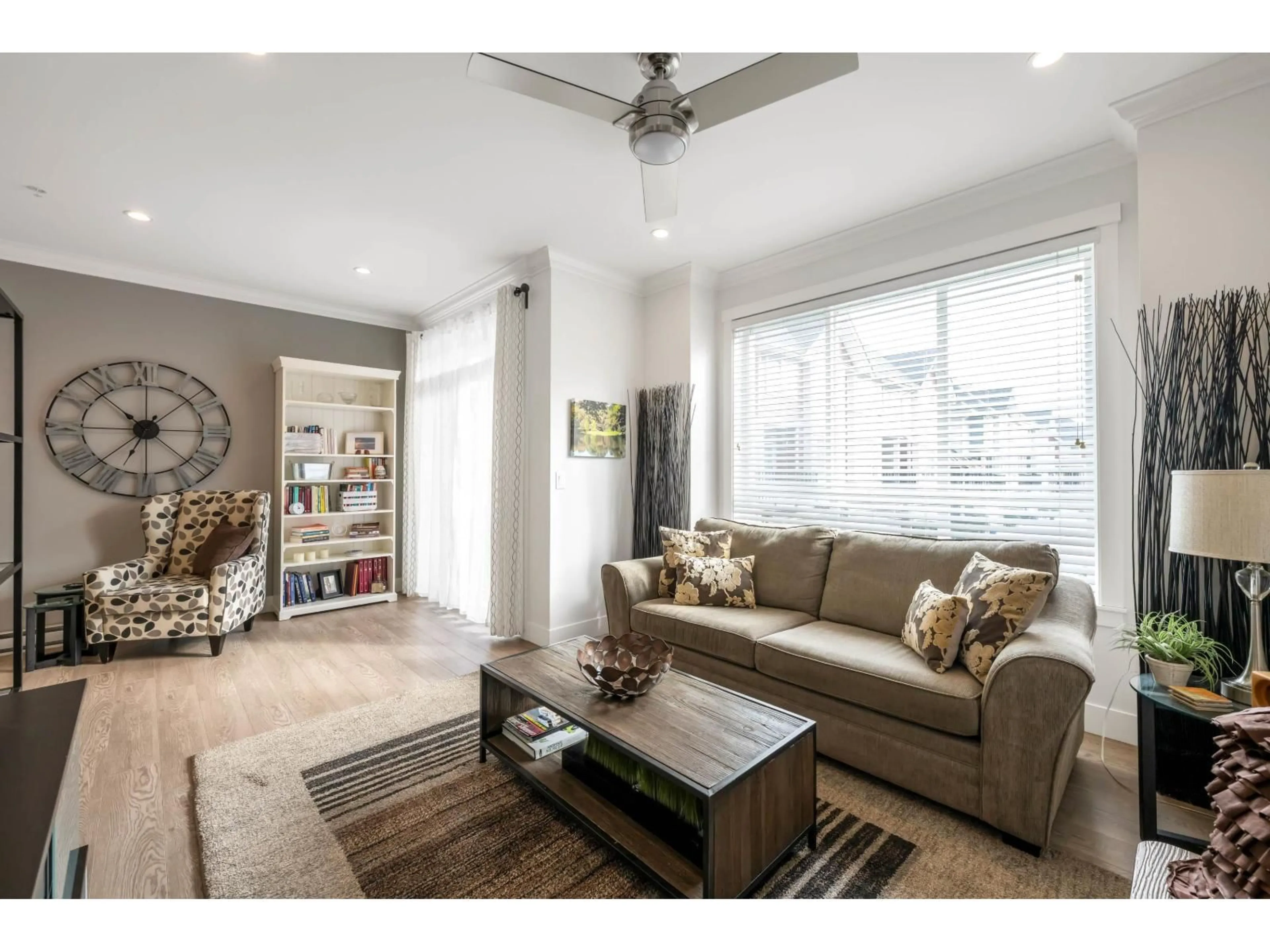 Living room with furniture, unknown for 2 - 21017 76 AVENUE, Langley British Columbia V2Y0P9