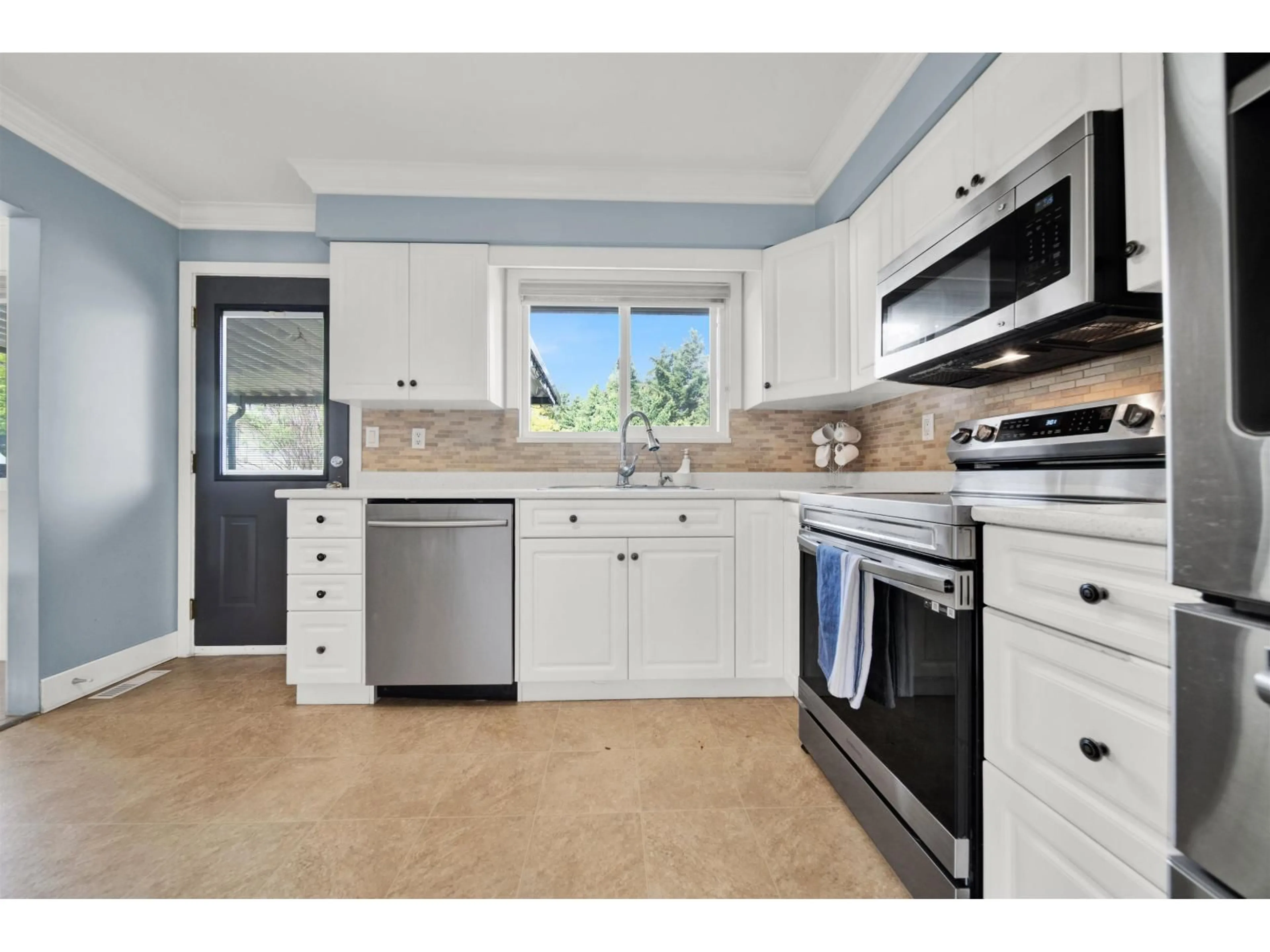 Unknown for 9088 146A STREET, Surrey British Columbia V3R6X7