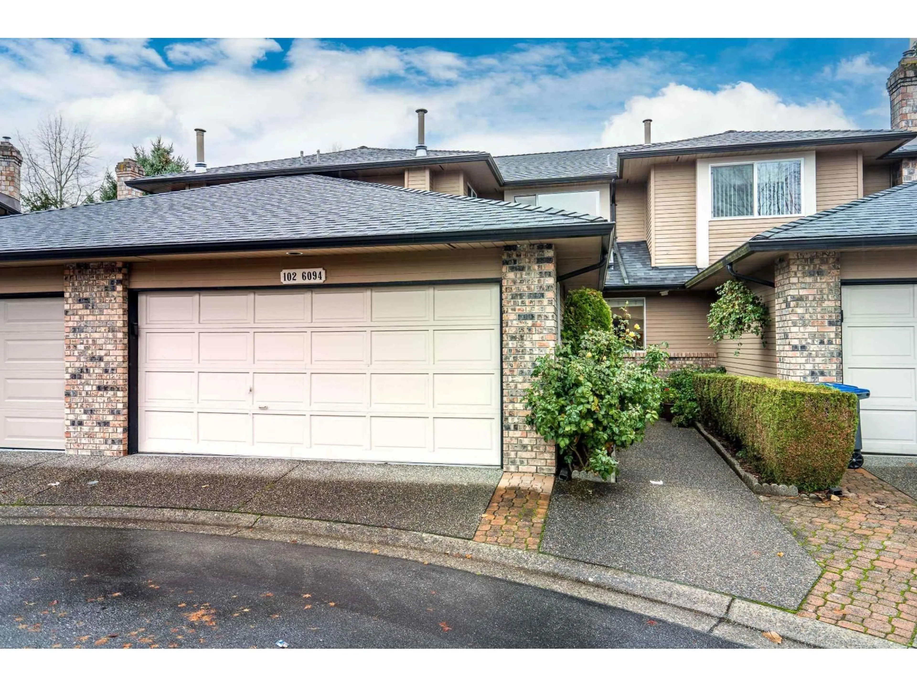 Indoor garage for 102 - 6094 BOUNDARY WEST, Surrey British Columbia V3X2B3