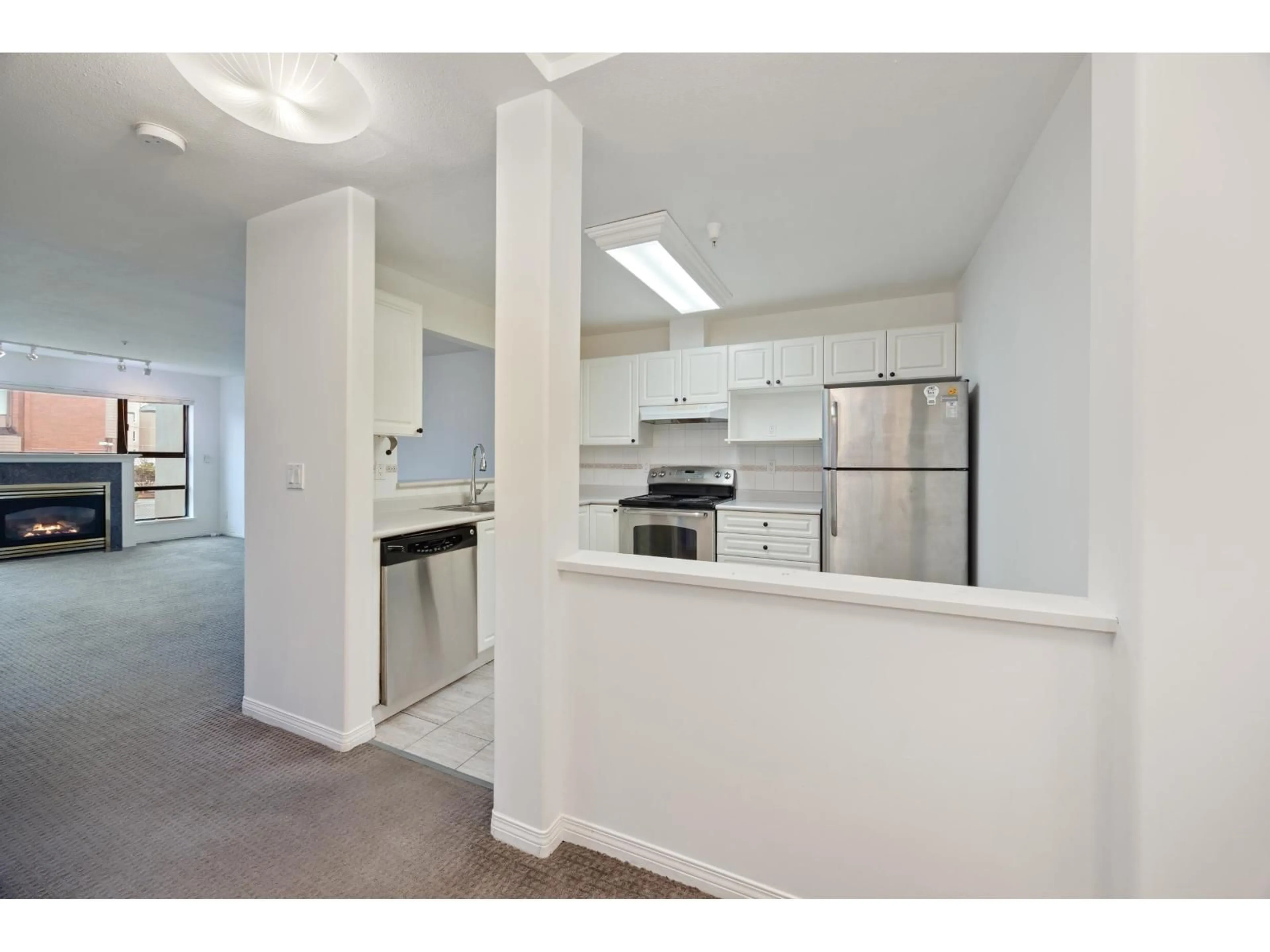 Standard kitchen, unknown for 209 - 15241 18 AVENUE, Surrey British Columbia V4A1W9