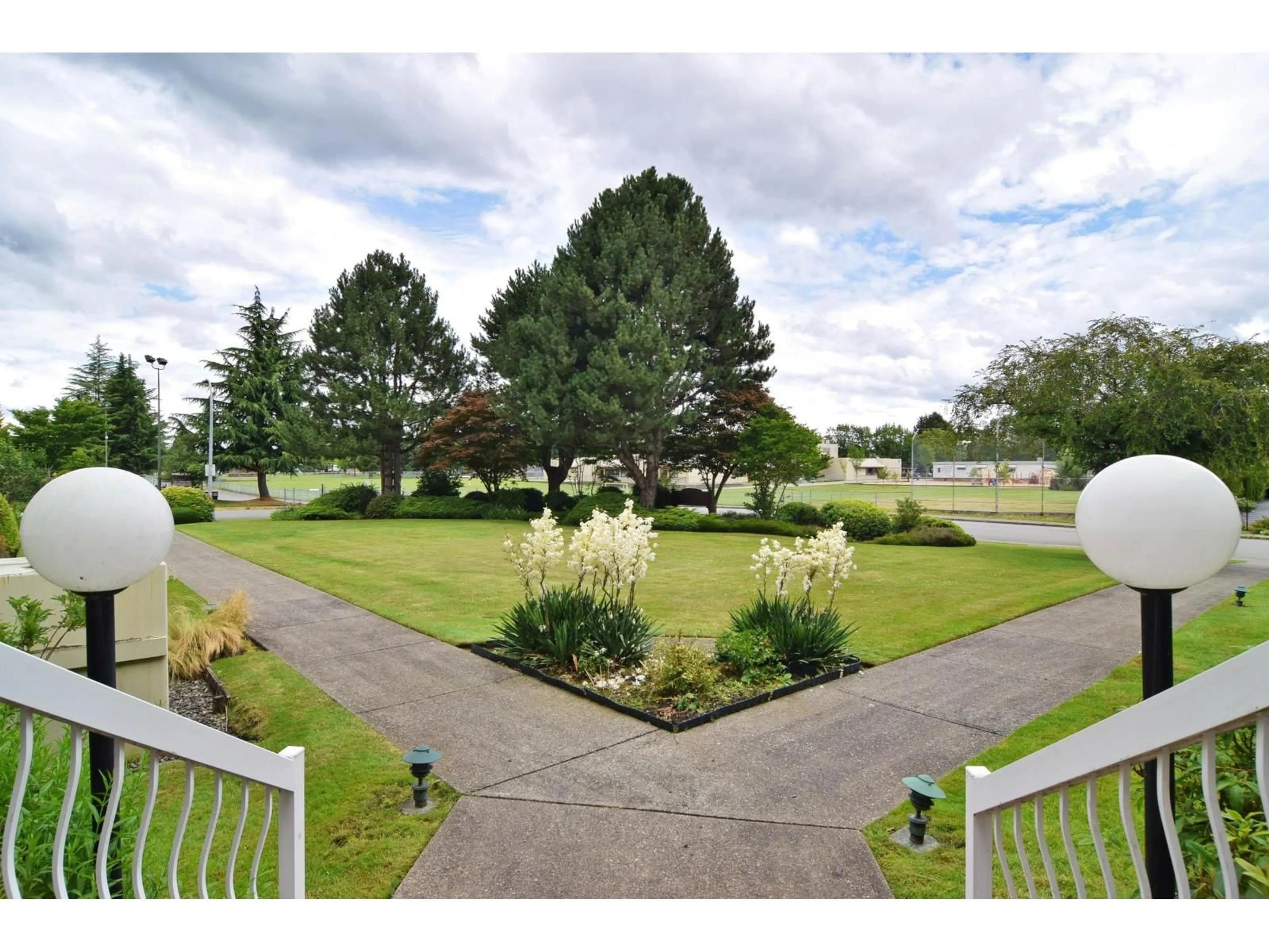 A pic from outside/outdoor area/front of a property/back of a property/a pic from drone, unknown for 215 - 5379 205, Langley British Columbia V3A7V7