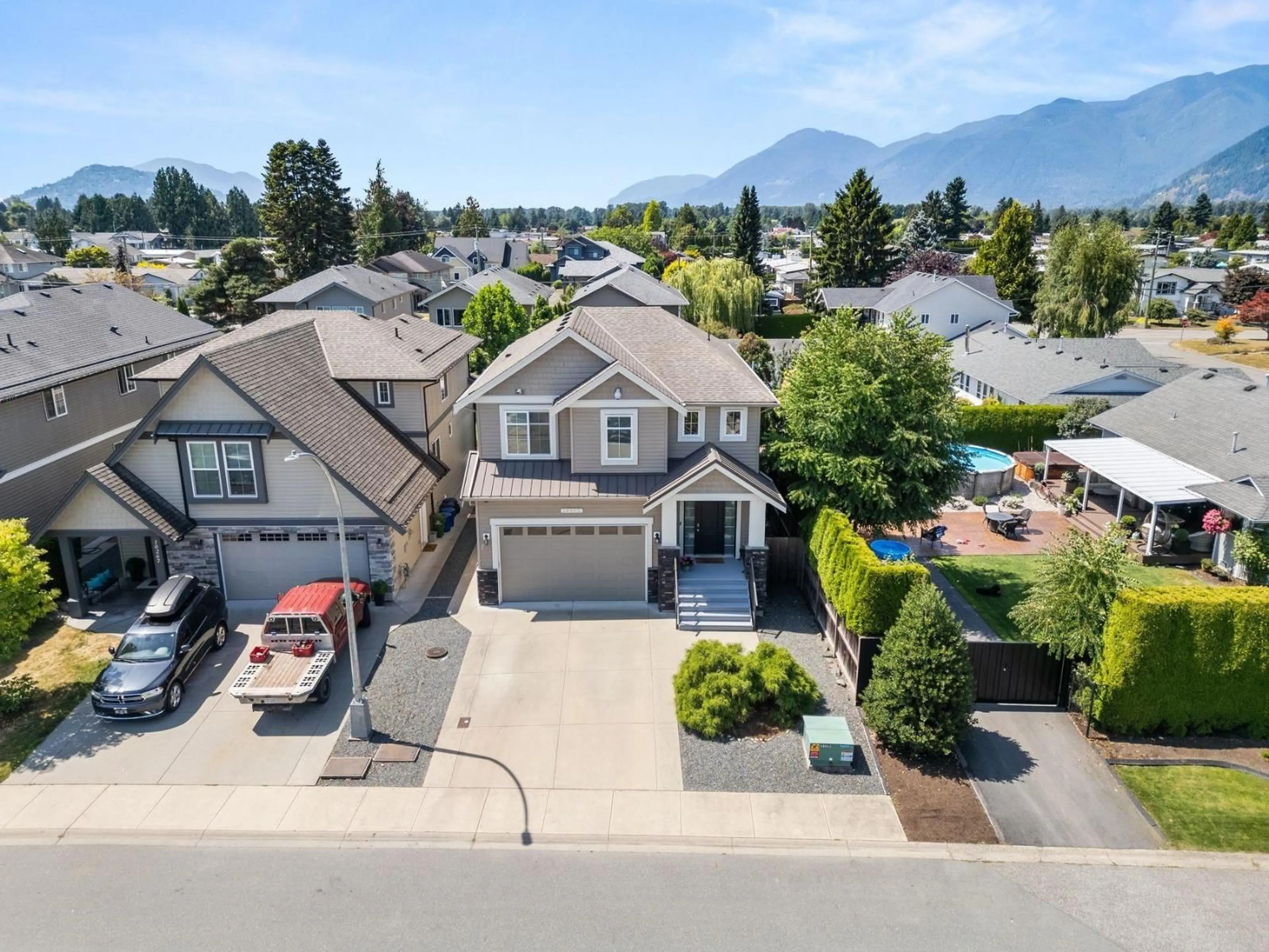 A pic from outside/outdoor area/front of a property/back of a property/a pic from drone, mountain view for 10273 MANOR DRIVE, Chilliwack British Columbia V2P5Y7