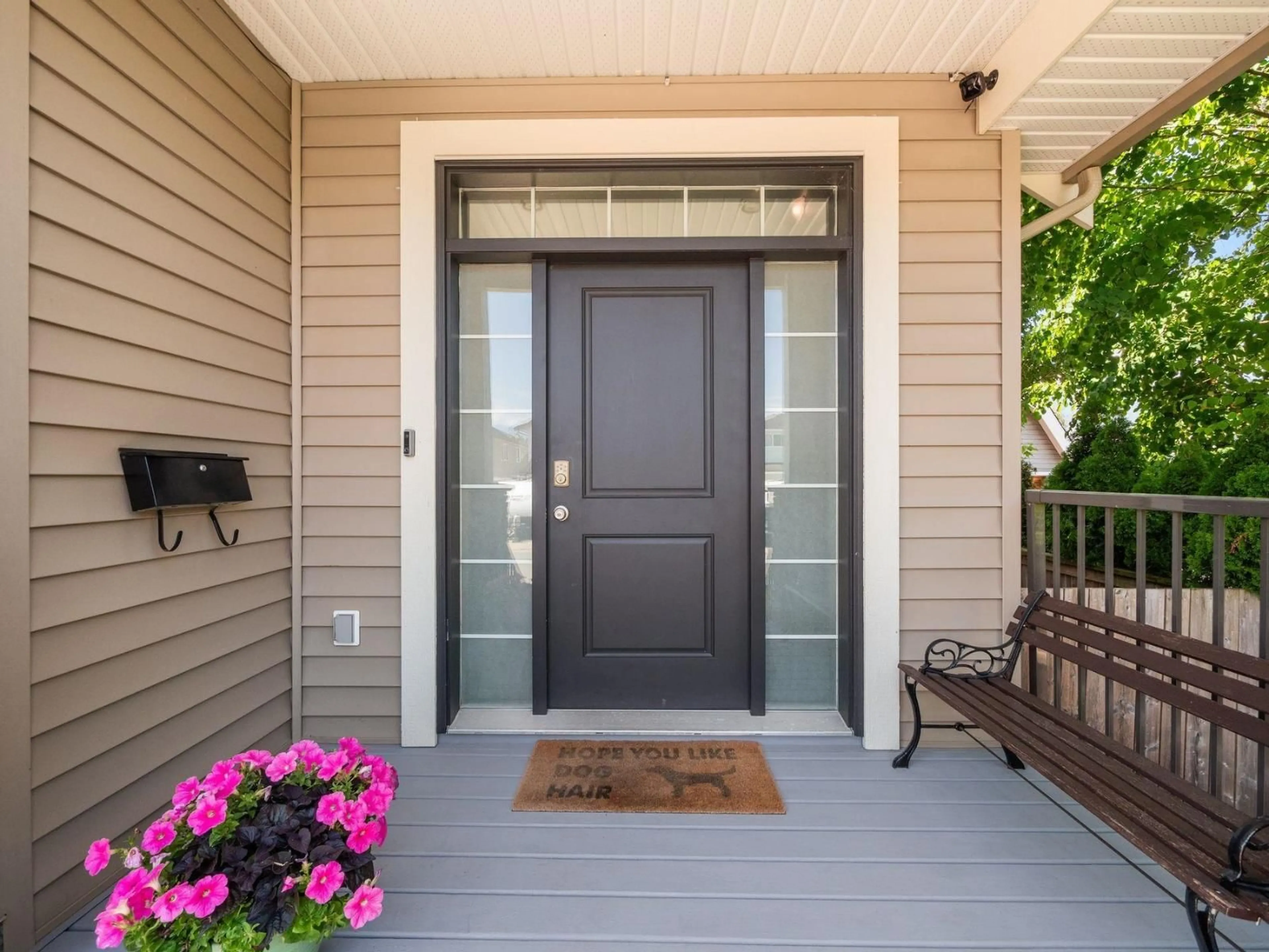Indoor entryway for 10273 MANOR DRIVE, Chilliwack British Columbia V2P5Y7