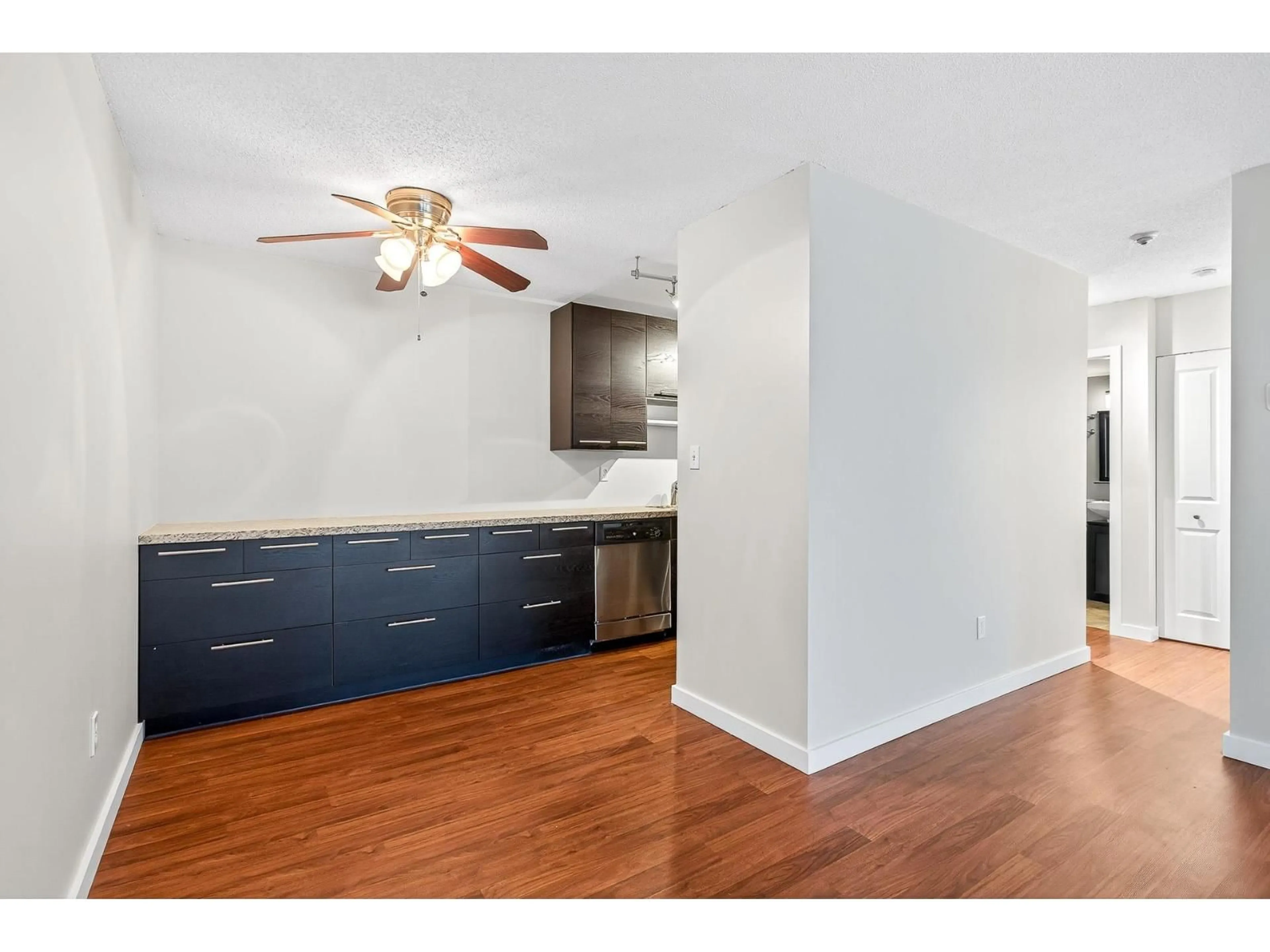 Open concept kitchen, wood/laminate floor for 213 - 1850 SOUTHMERE EAST, Surrey British Columbia V4A6Y6