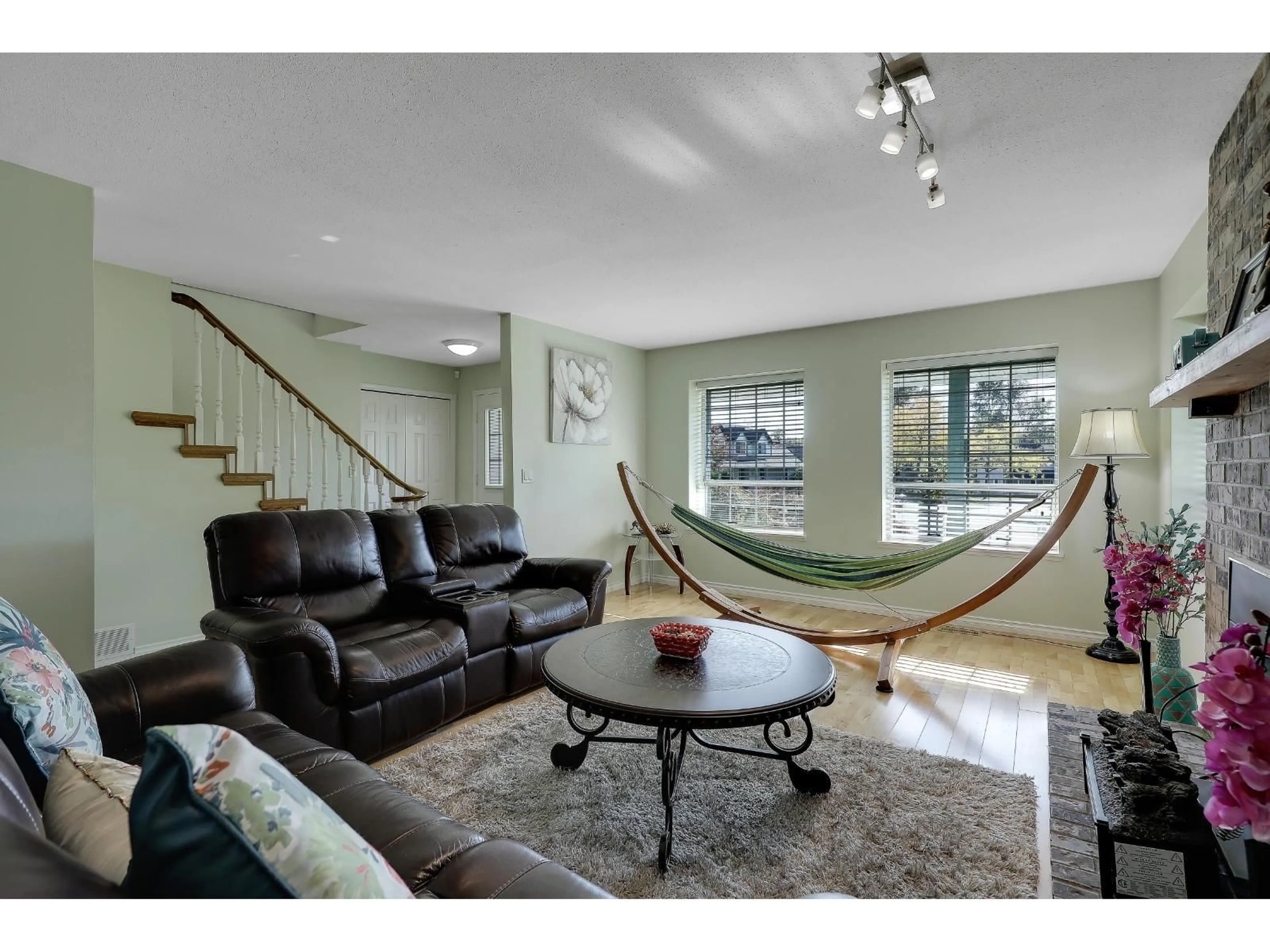 Living room with furniture, unknown for 8182 140B STREET, Surrey British Columbia V3W8X3