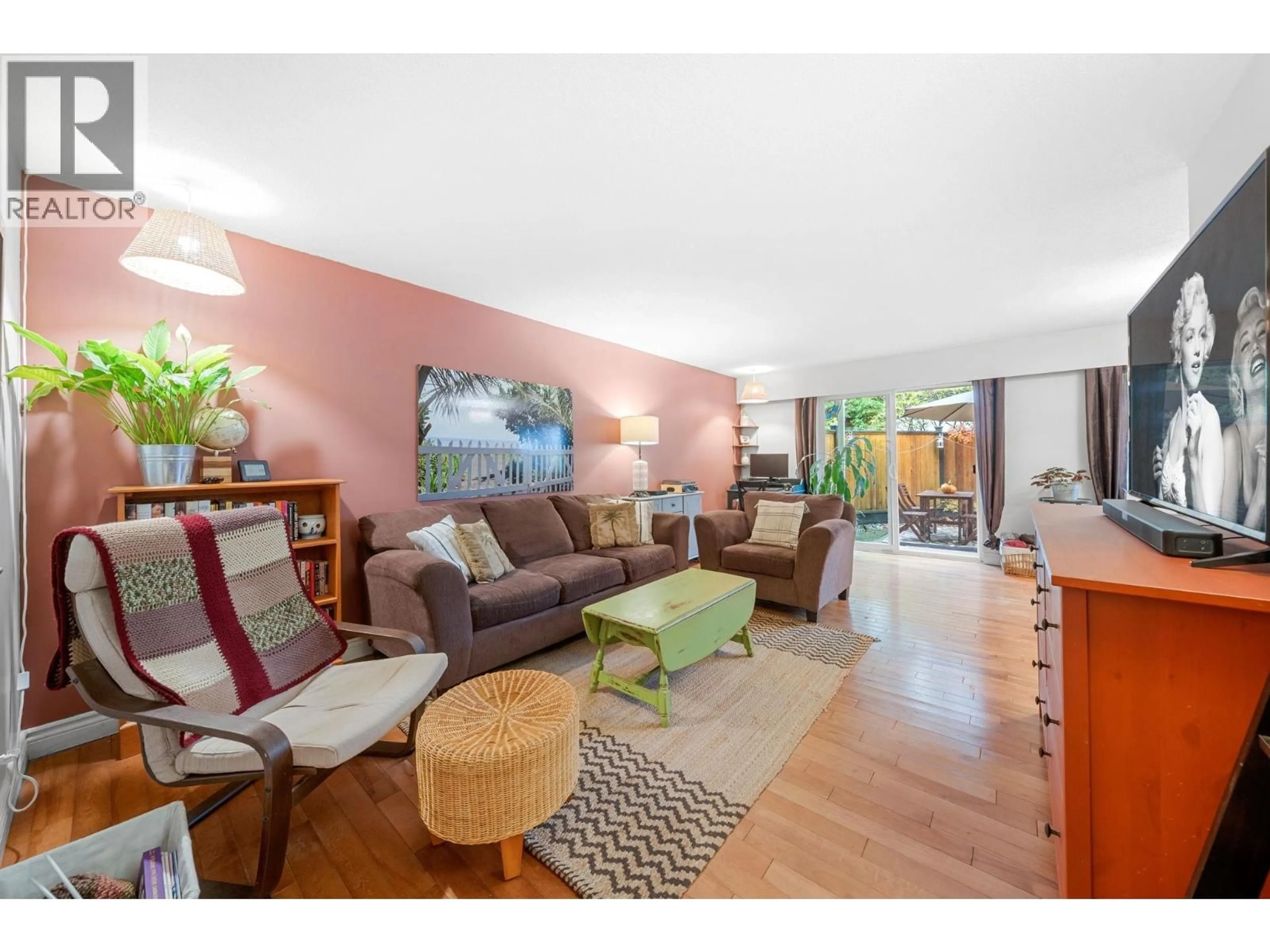 Living room with furniture, wood/laminate floor for 75 - 1034 PREMIER STREET, North Vancouver British Columbia V7J2H2