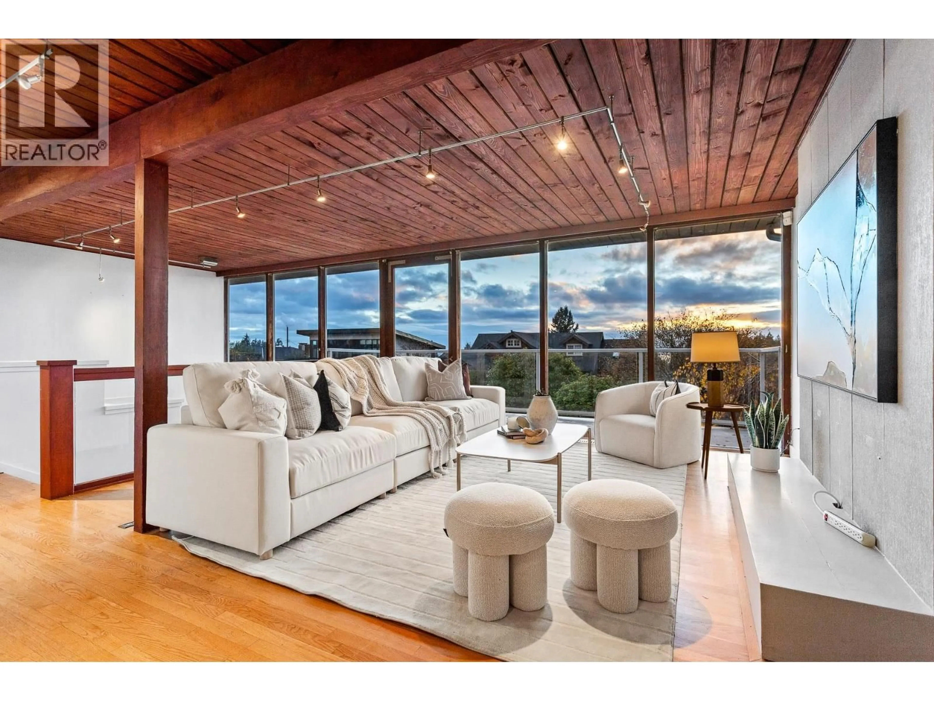 Living room with furniture, wood/laminate floor for 4150 CANTERBURY CRESCENT, North Vancouver British Columbia V7R3N5