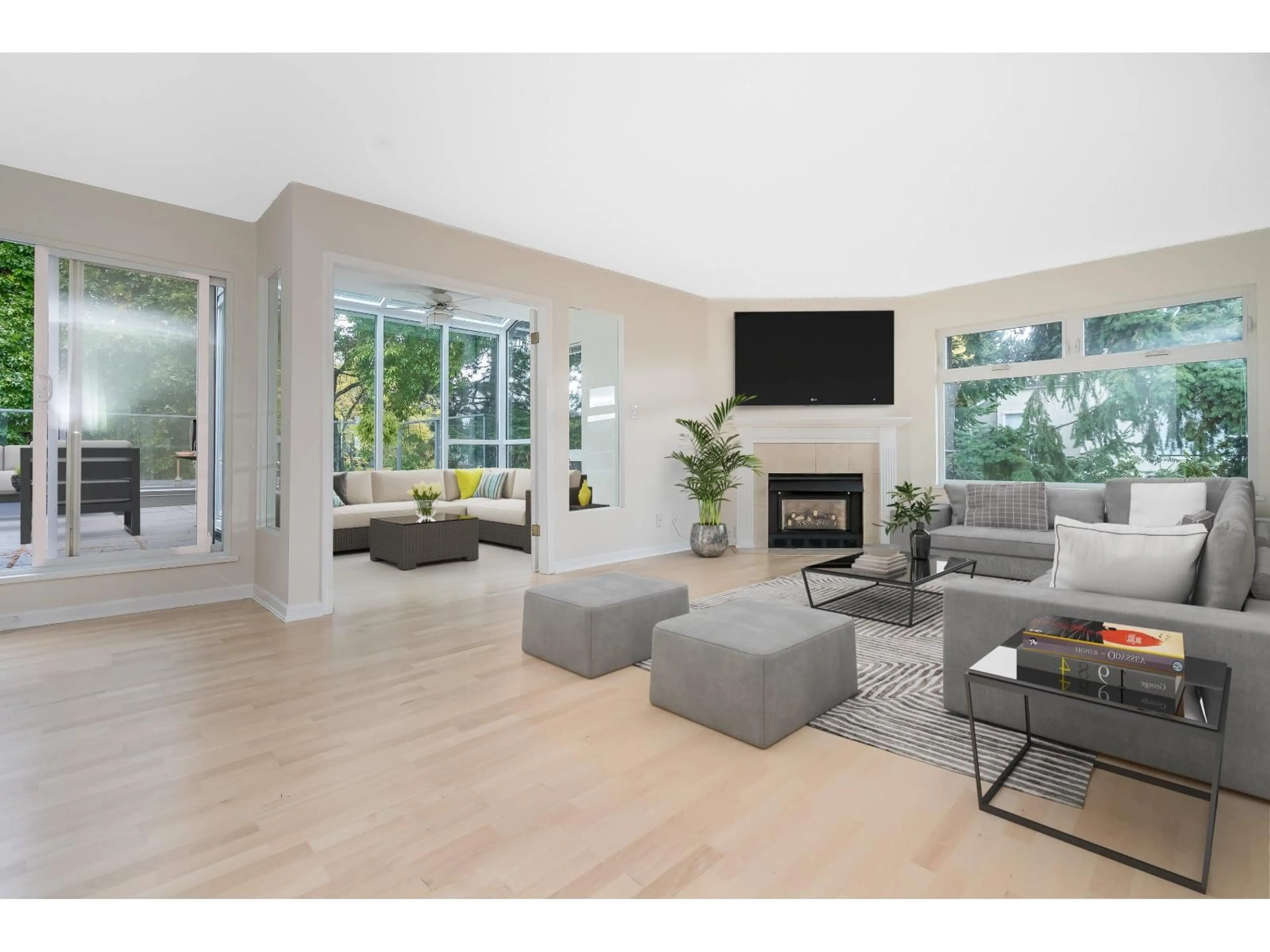 Living room with furniture, unknown for 505 - 1220 FIR STREET, White Rock British Columbia V4B4B1