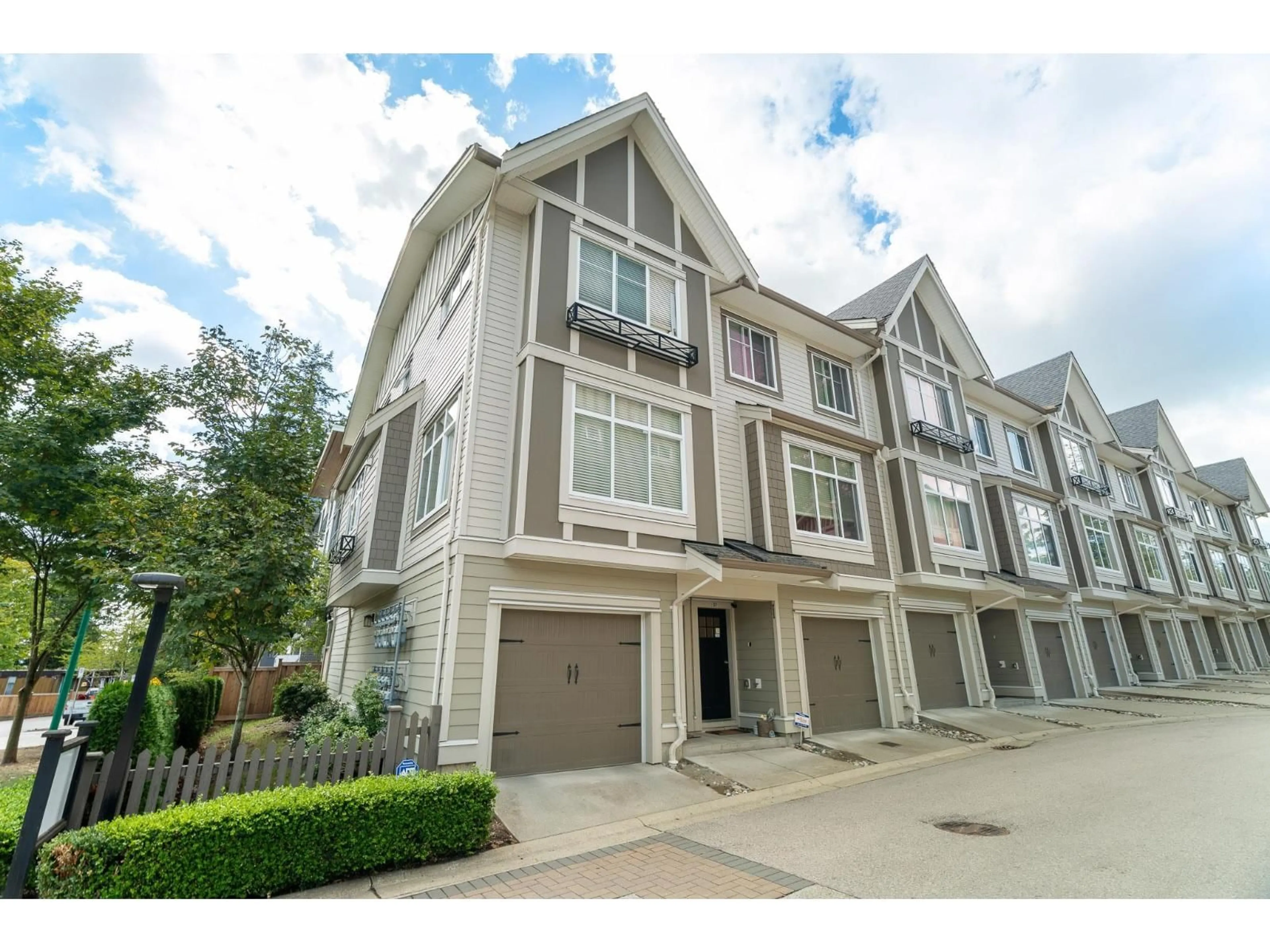 A pic from outside/outdoor area/front of a property/back of a property/a pic from drone, unknown for 37 - 6591 195A, Surrey British Columbia V4N6N5