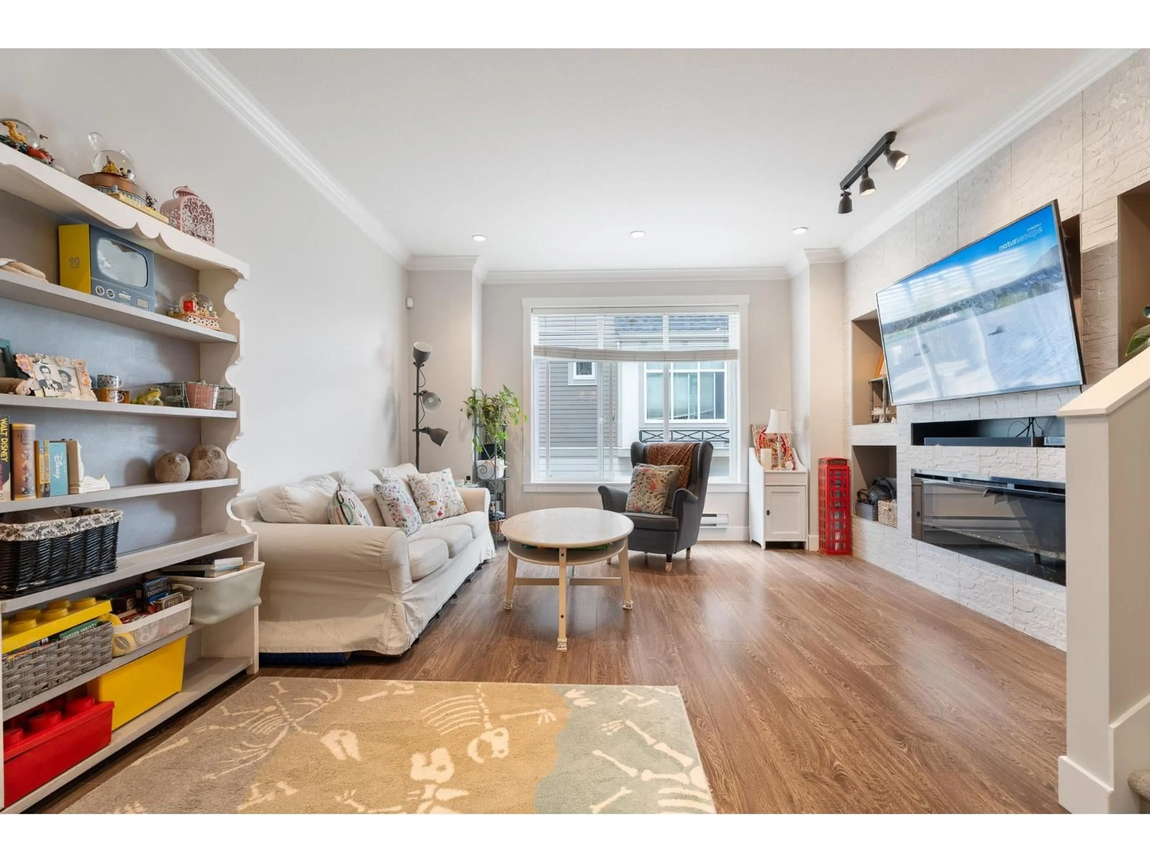 Living room with furniture, unknown for 37 - 6591 195A, Surrey British Columbia V4N6N5