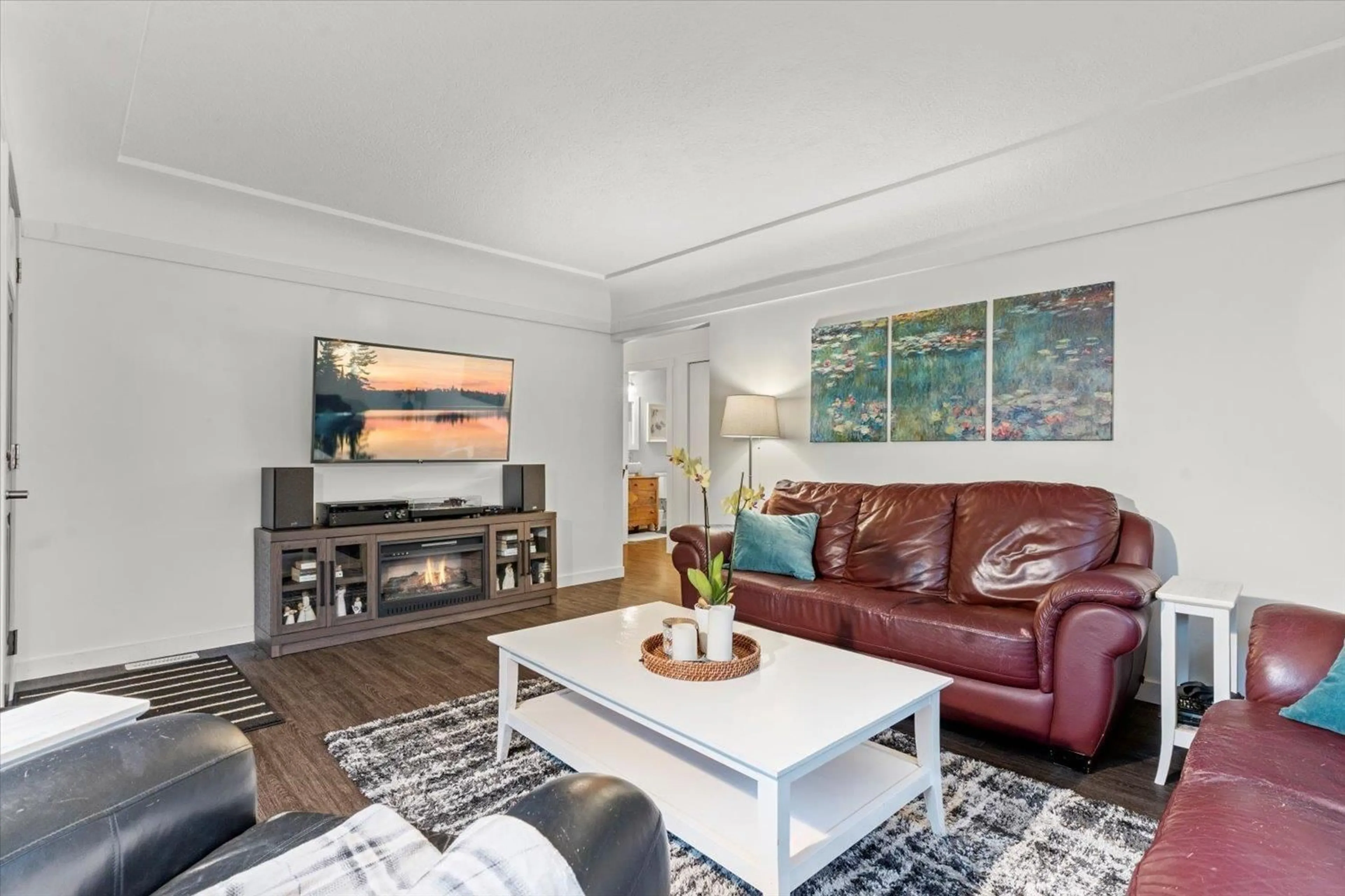 Living room with furniture, unknown for 9659 WINDSOR STREET, Chilliwack British Columbia V2P6C3