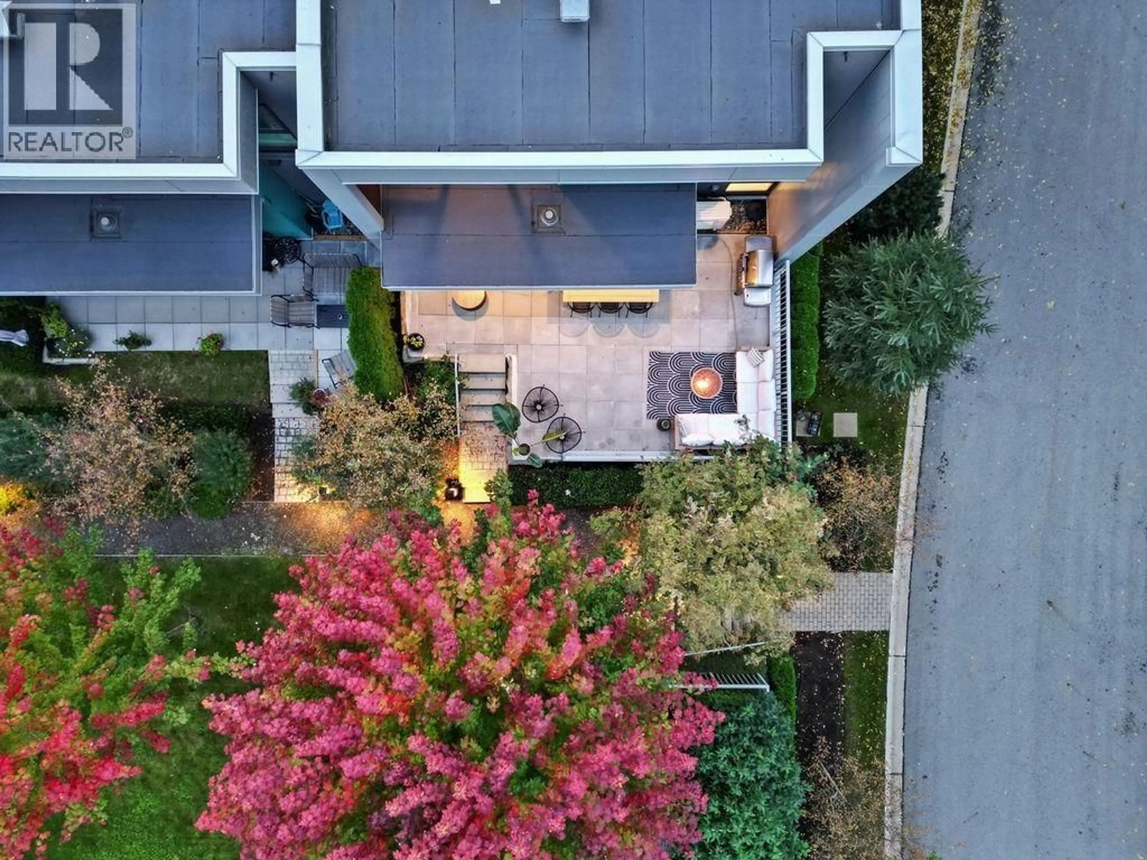 A pic from outside/outdoor area/front of a property/back of a property/a pic from drone, street for 40 - 3596 SALAL DRIVE, North Vancouver British Columbia V7G0A9