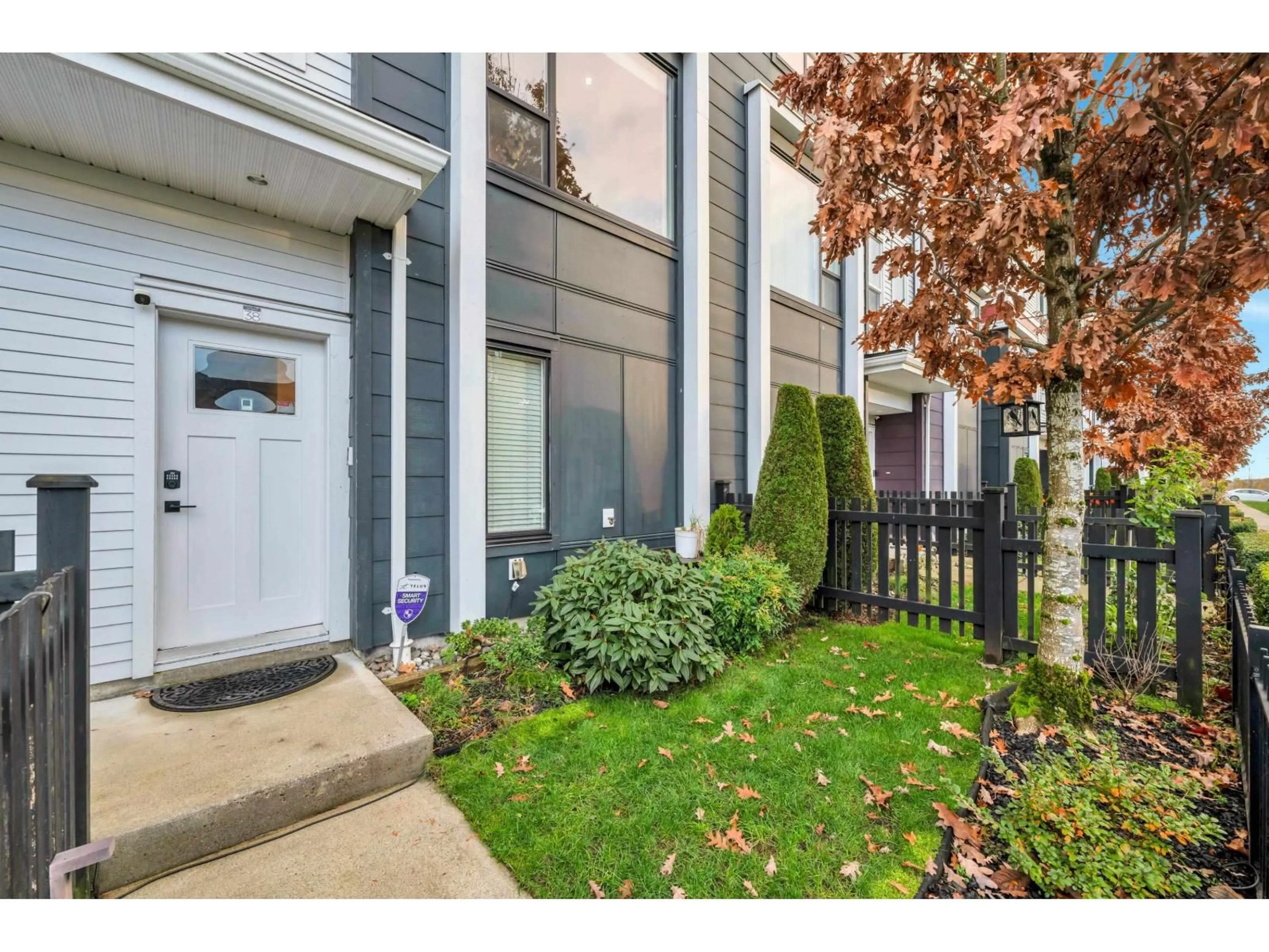 Indoor entryway for 38 - 16336 23A, Surrey British Columbia V3Z0S5