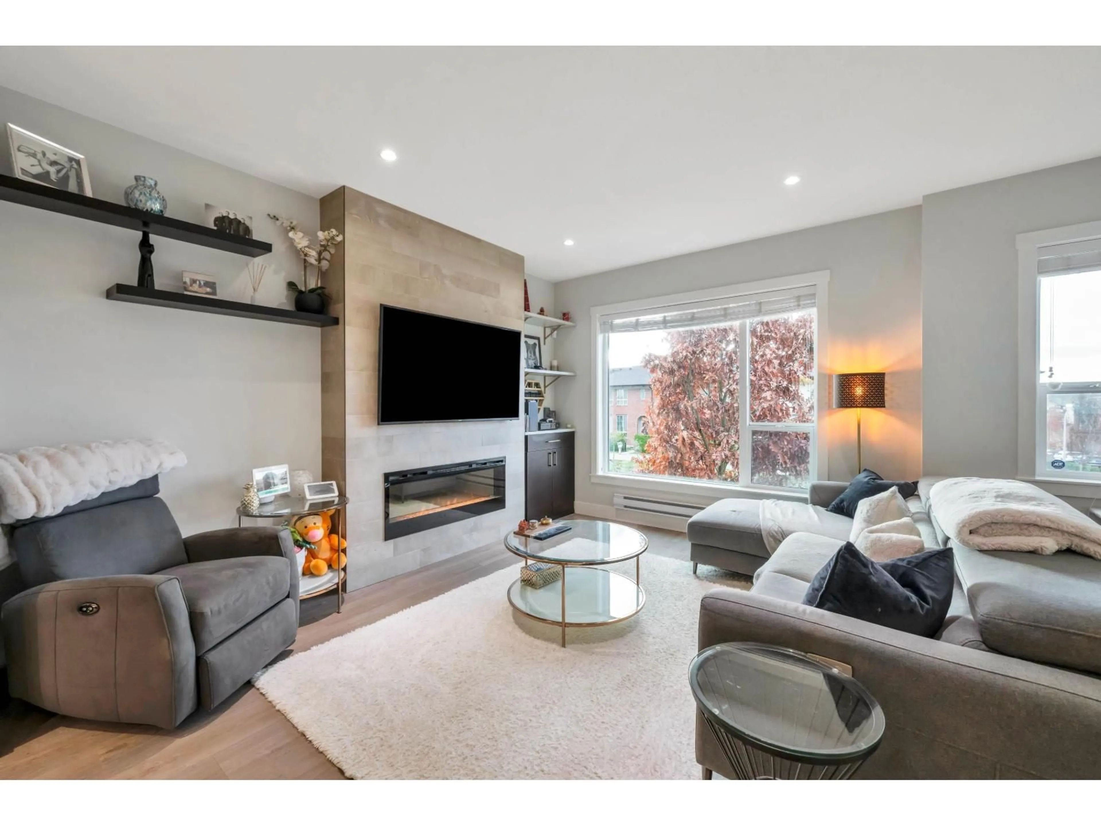 Living room with furniture, unknown for 38 - 16336 23A, Surrey British Columbia V3Z0S5