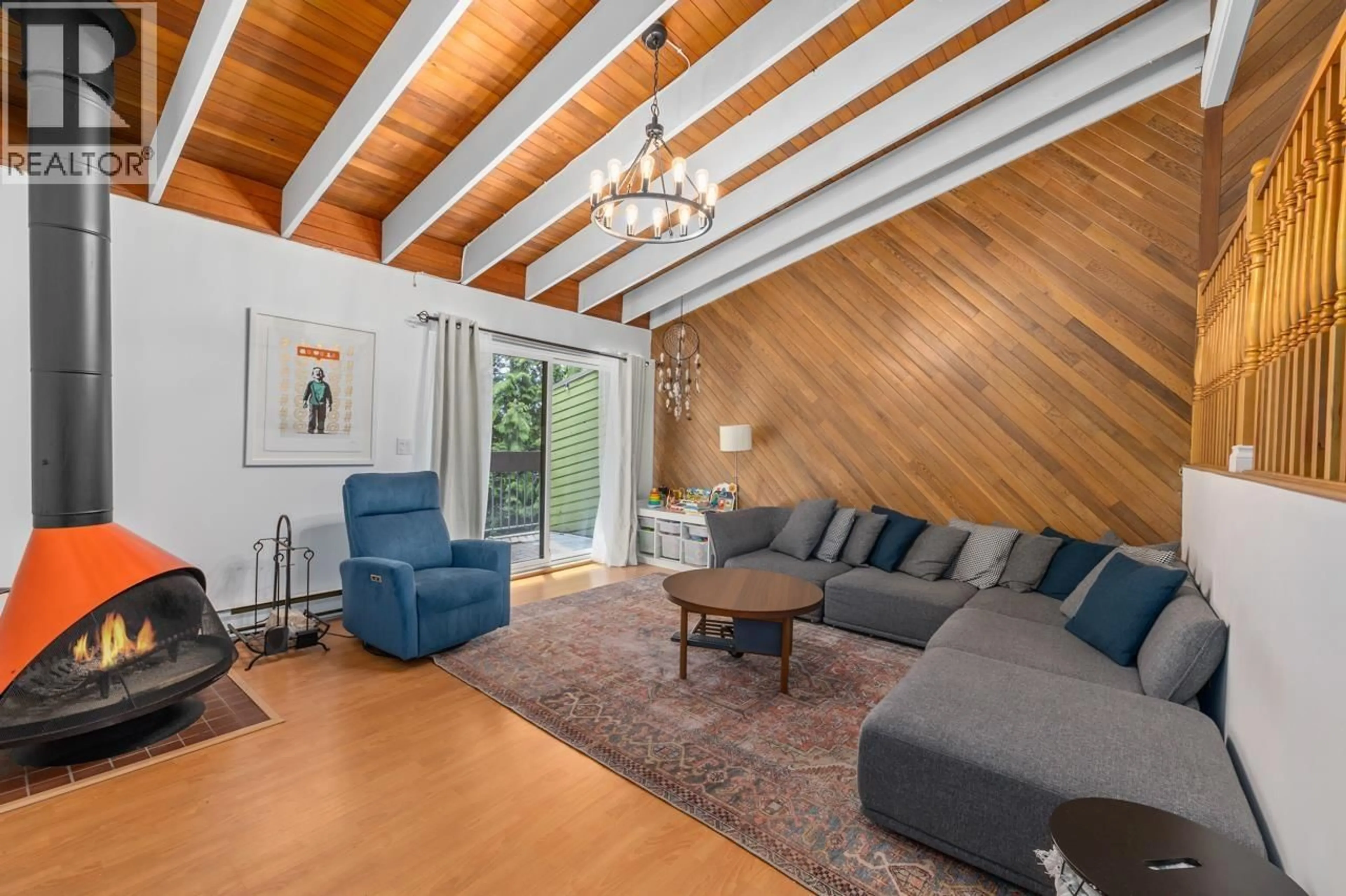 Living room with furniture, wood/laminate floor for 2686 KINGSFORD AVENUE, Burnaby British Columbia V5B4L6