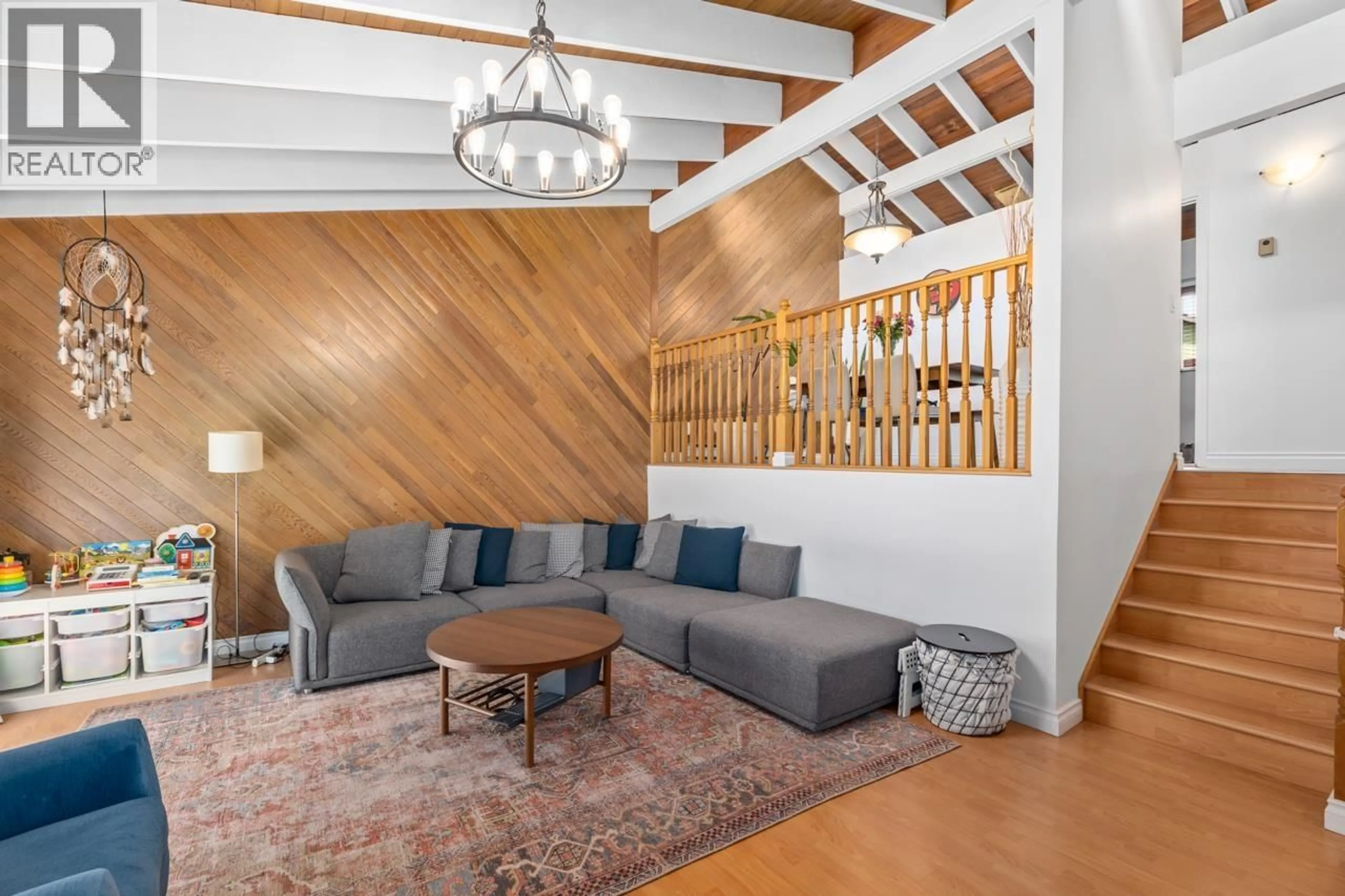 Living room with furniture, wood/laminate floor for 2686 KINGSFORD AVENUE, Burnaby British Columbia V5B4L6