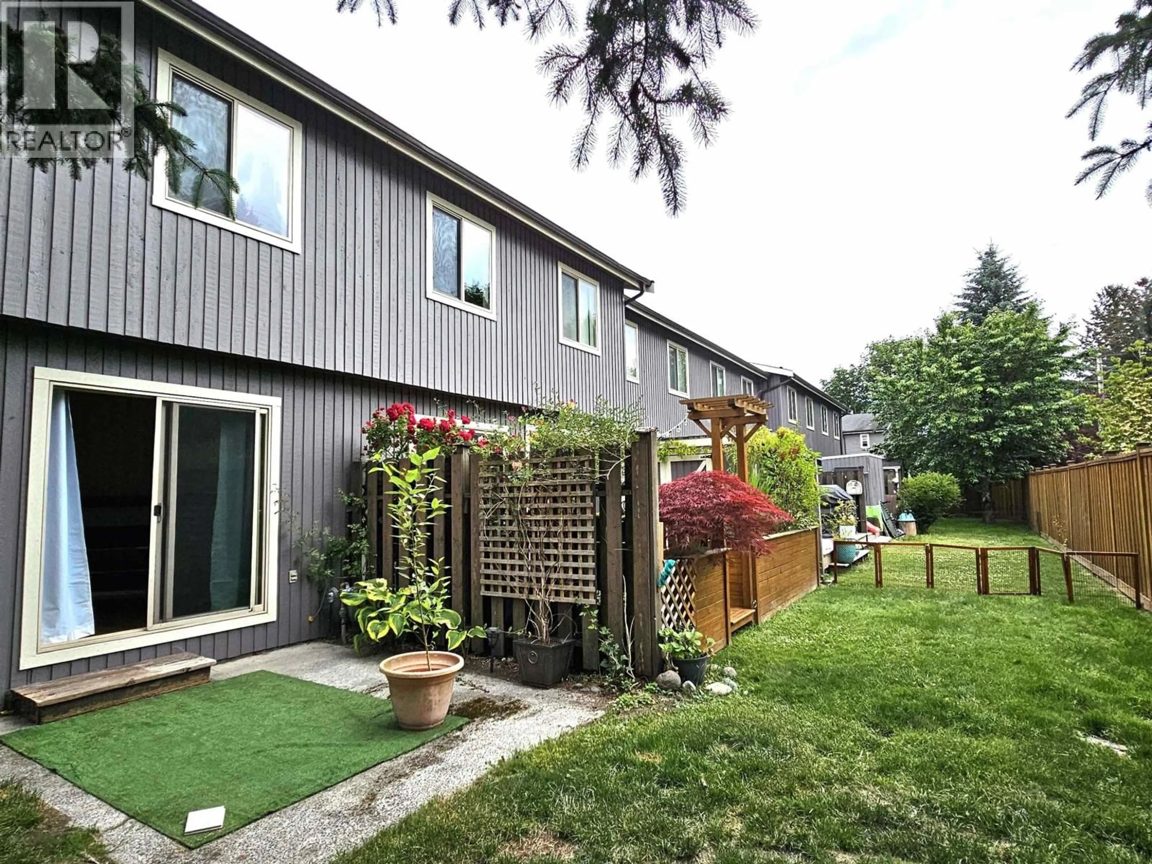 Patio, mountain view for 33 - 41450 GOVERNMENT ROAD, Squamish British Columbia V0N1H0