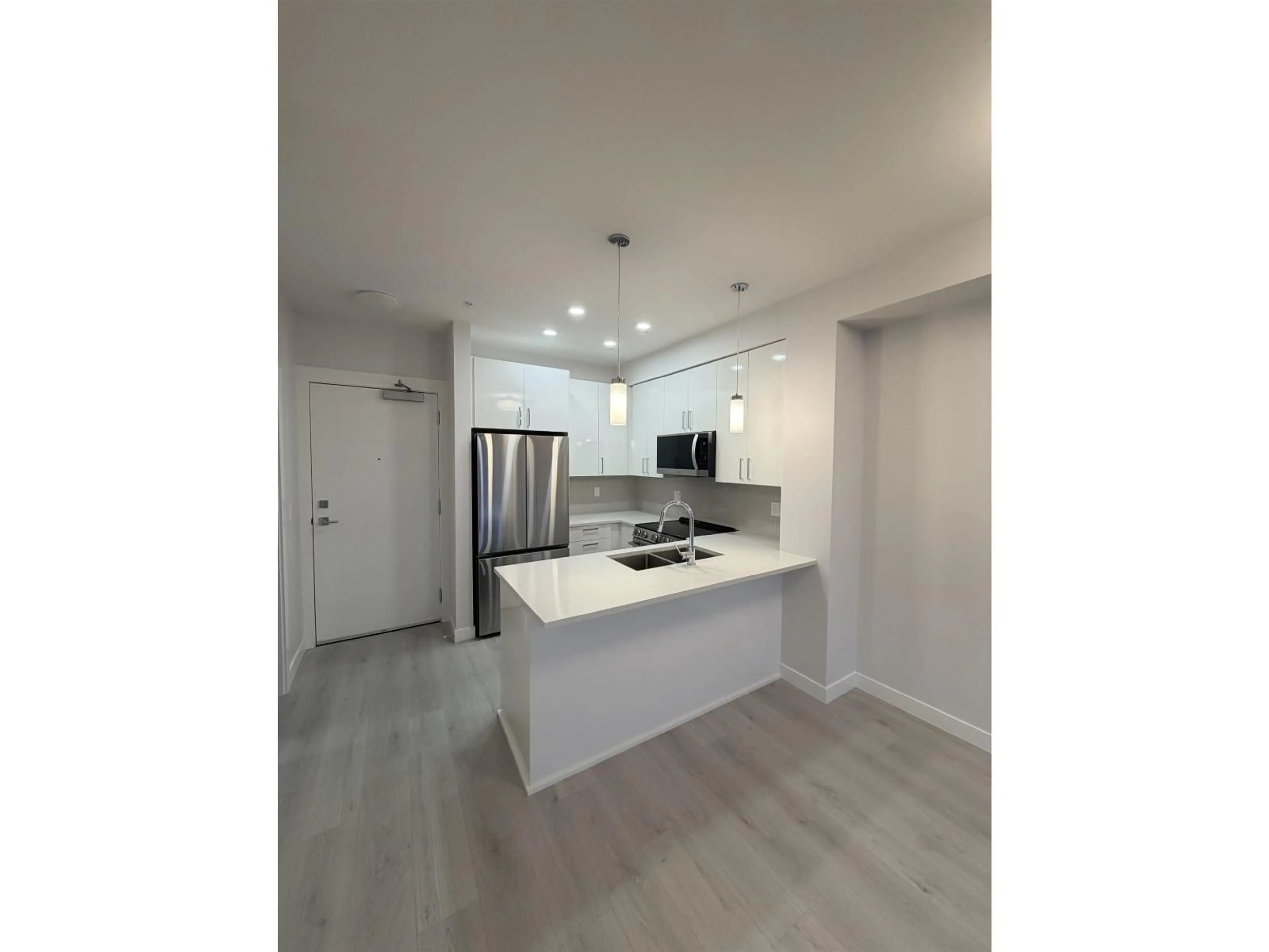 Open concept kitchen, unknown for 420 - 33886 PINE STREET, Abbotsford British Columbia V2S0N9