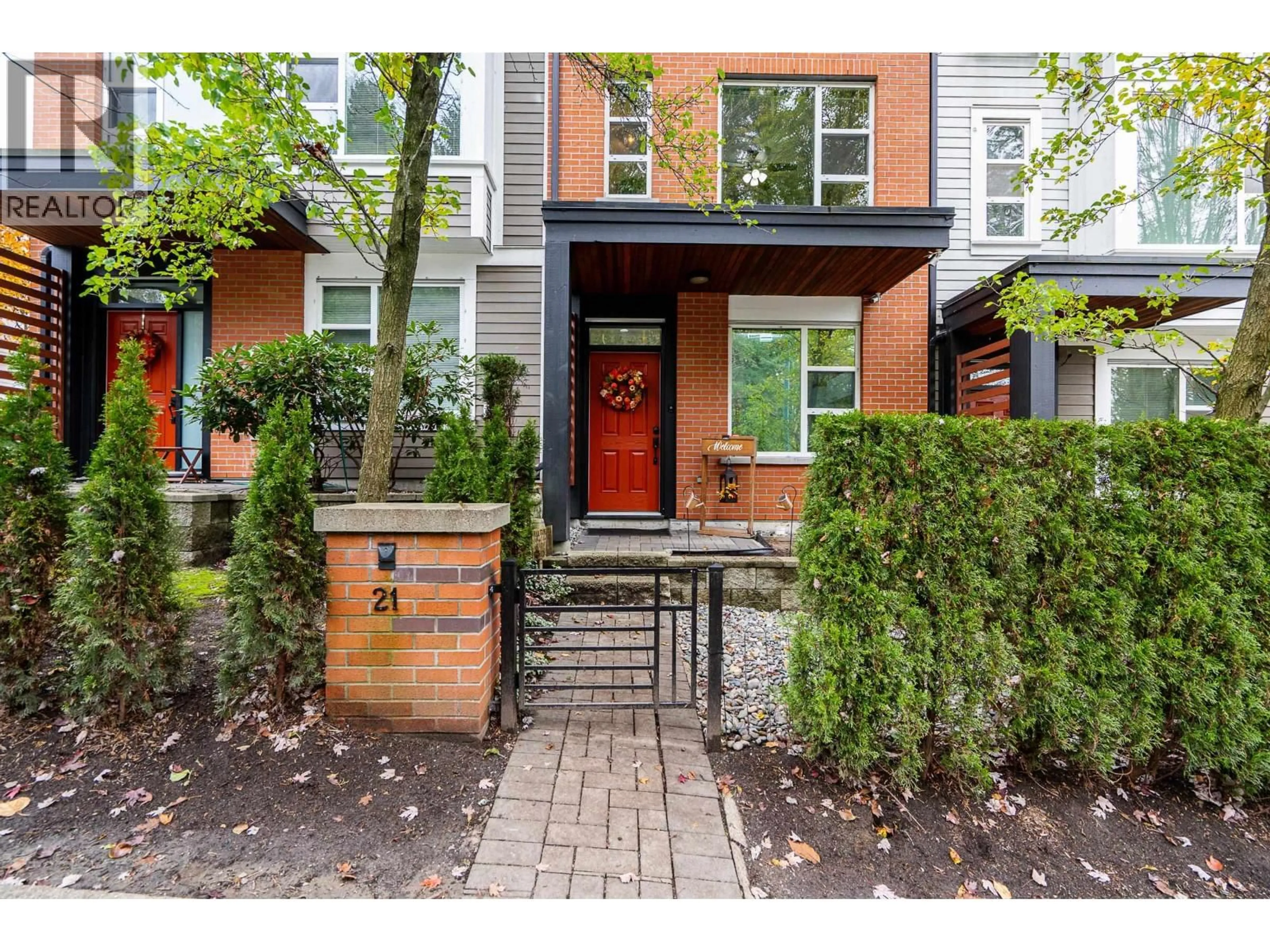 Indoor entryway for 21 - 1299 COAST MERIDIAN ROAD, Coquitlam British Columbia V3E0H6