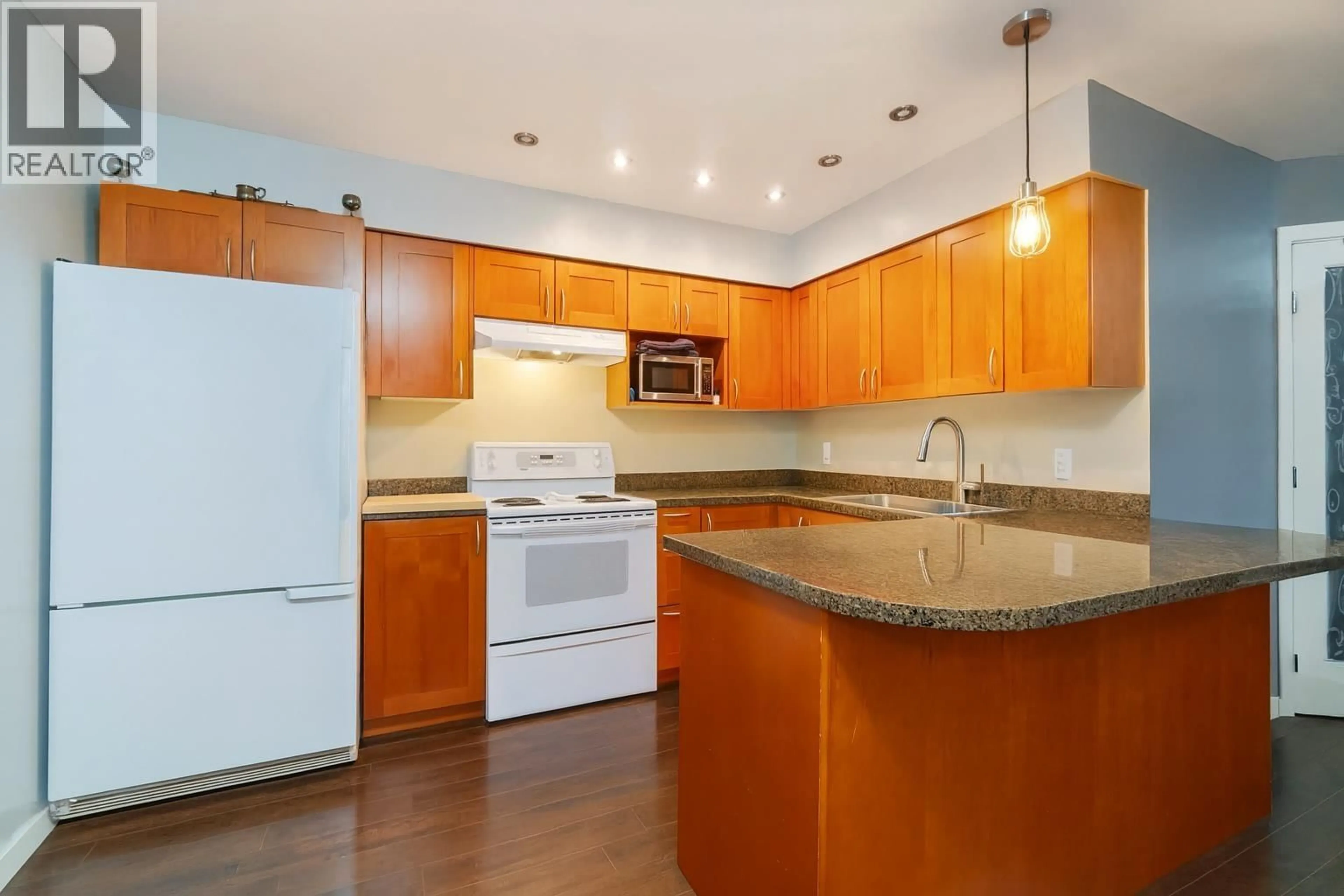 Standard kitchen, unknown for 6 - 310 HIGHLAND WAY, Port Moody British Columbia V3H3V7