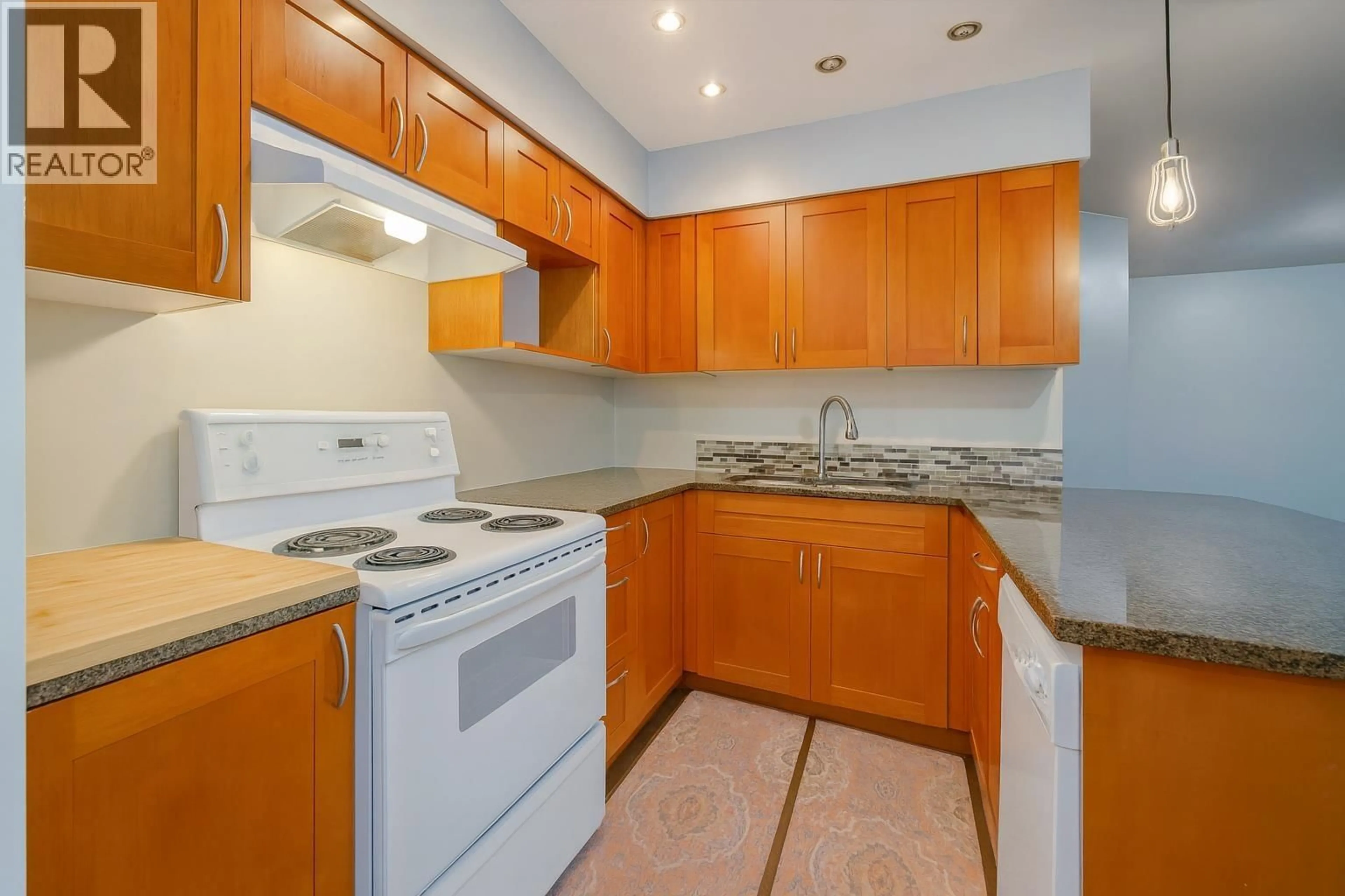 Standard kitchen, unknown for 6 - 310 HIGHLAND WAY, Port Moody British Columbia V3H3V7