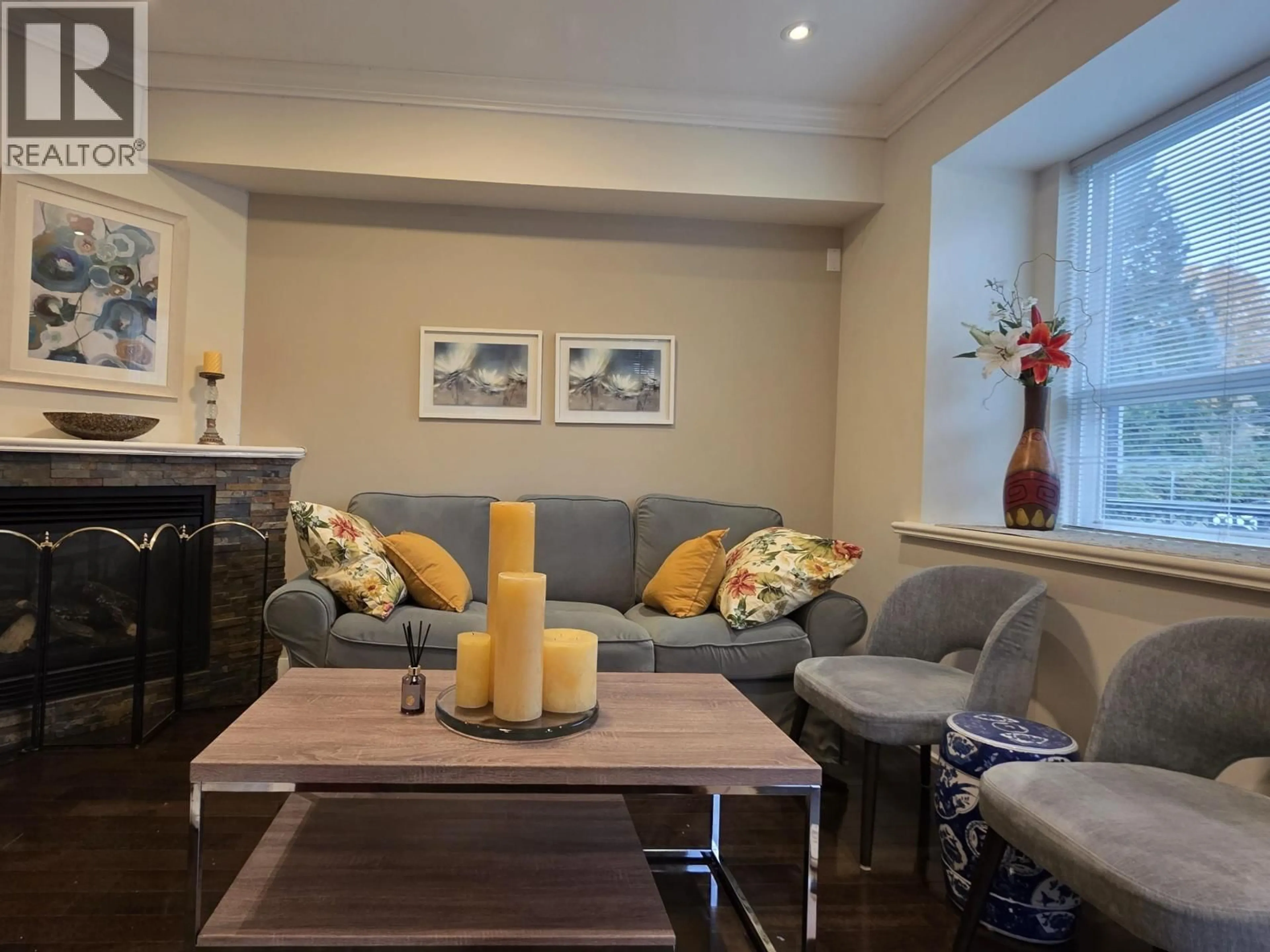 Living room with furniture, wood/laminate floor for 665 15TH STREET, North Vancouver British Columbia V7M1T1