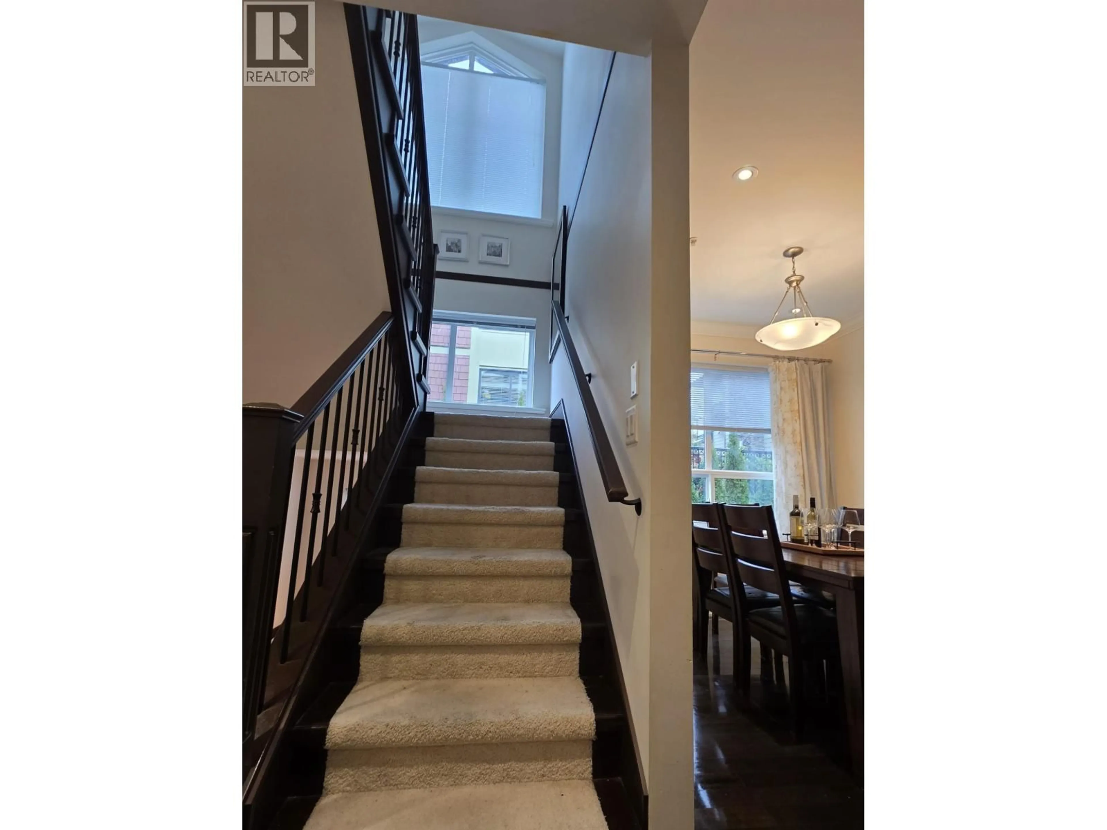 Stairs for 665 15TH STREET, North Vancouver British Columbia V7M1T1