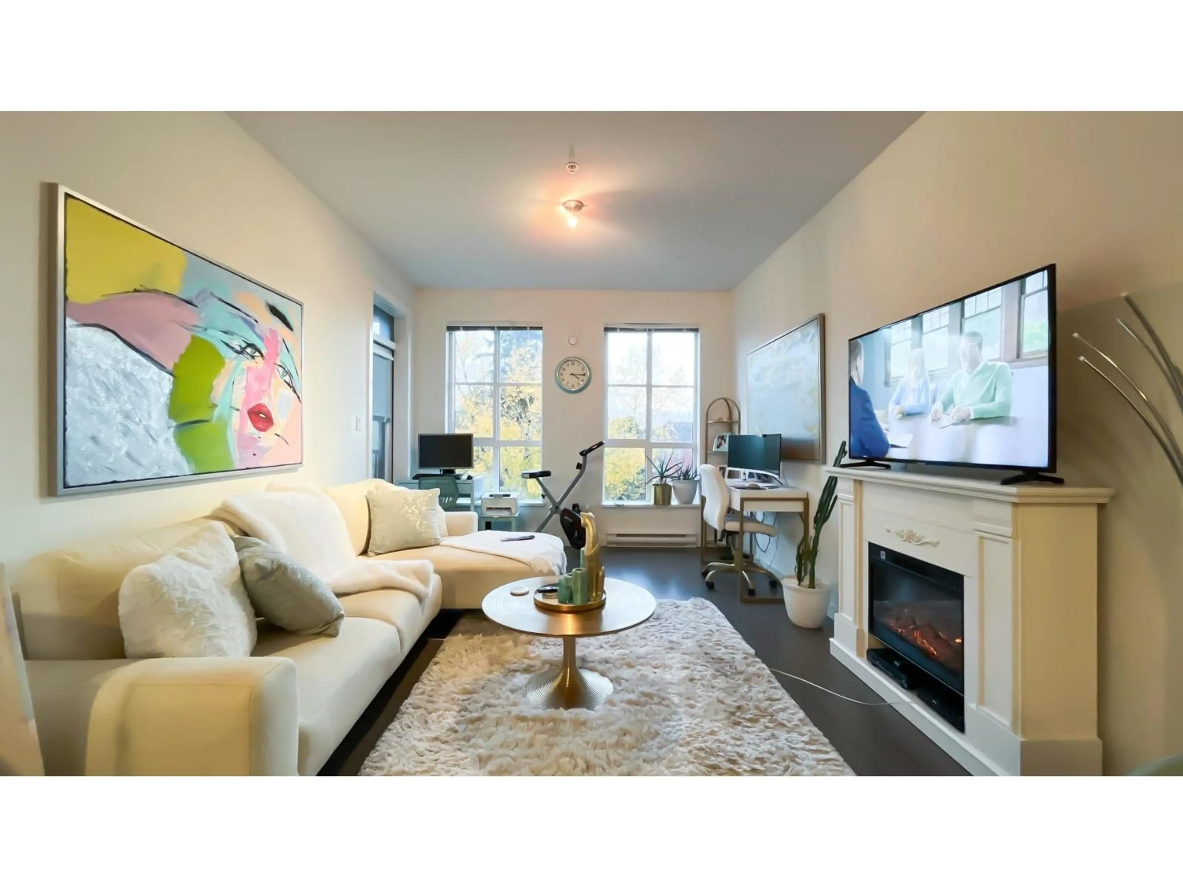 Living room with furniture, wood/laminate floor for 313 - 15138 34 AVENUE, Surrey British Columbia V3Z0Y5