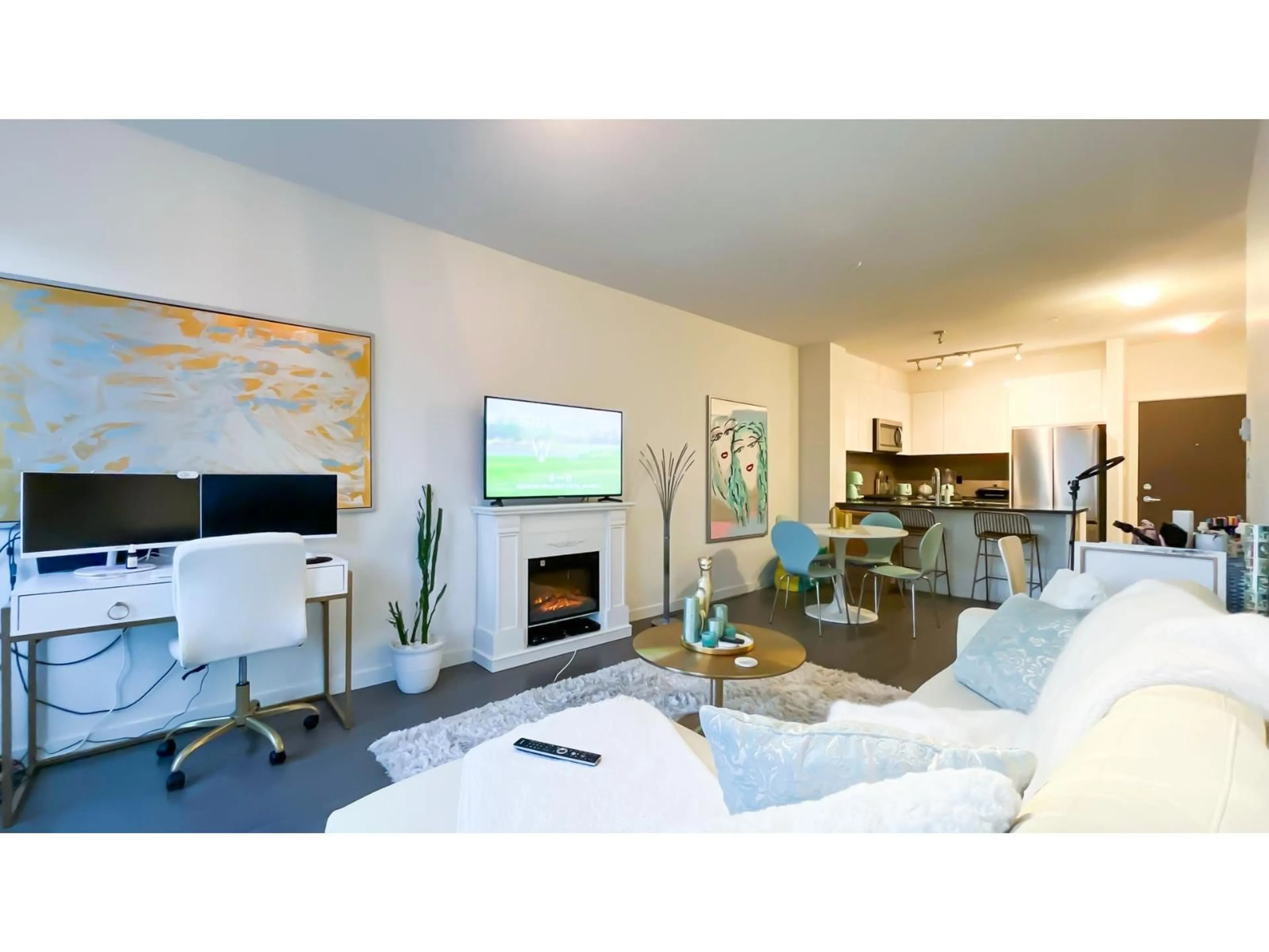 Living room with furniture, unknown for 313 - 15138 34 AVENUE, Surrey British Columbia V3Z0Y5