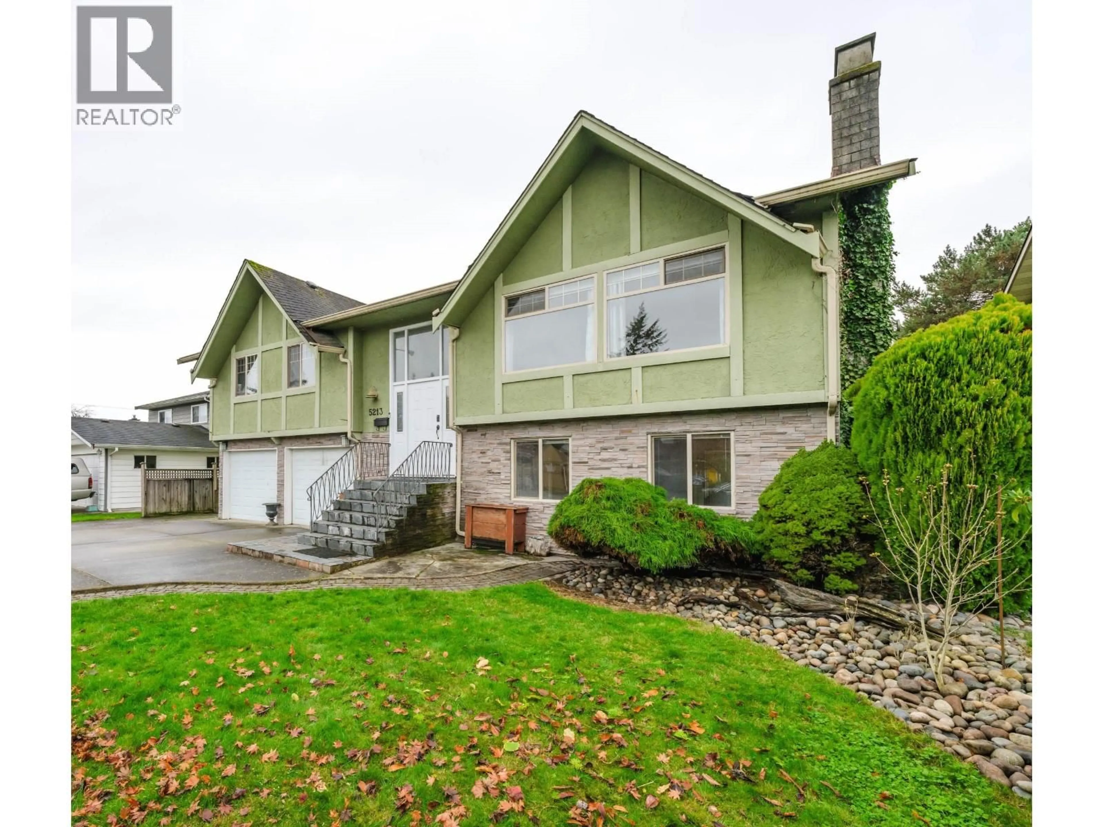 Home with vinyl exterior material, street for 5213 WALNUT PLACE, Delta British Columbia V4K3B3