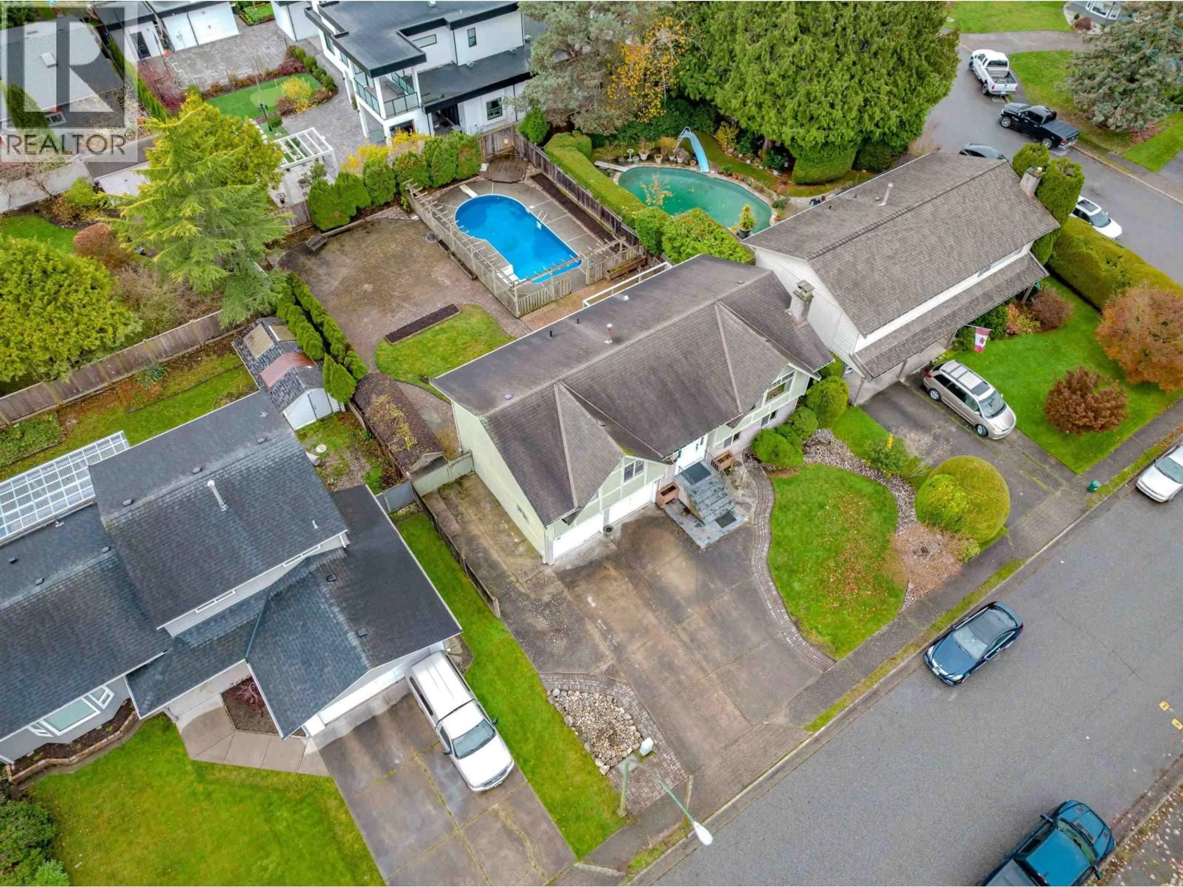 A pic from outside/outdoor area/front of a property/back of a property/a pic from drone, street for 5213 WALNUT PLACE, Delta British Columbia V4K3B3