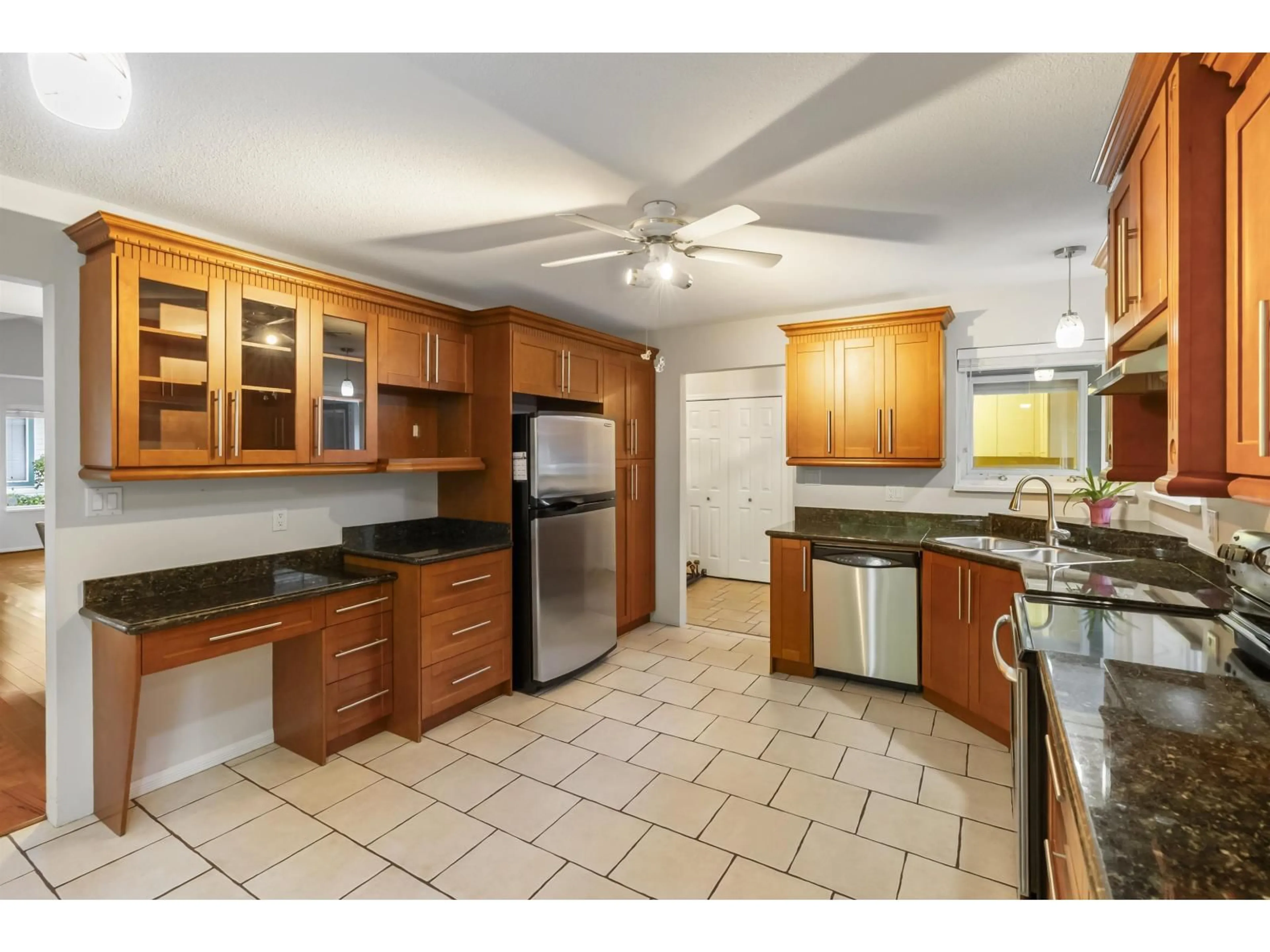 Standard kitchen, ceramic/tile floor for 115 - 10172 141 STREET, Surrey British Columbia V3T4P6