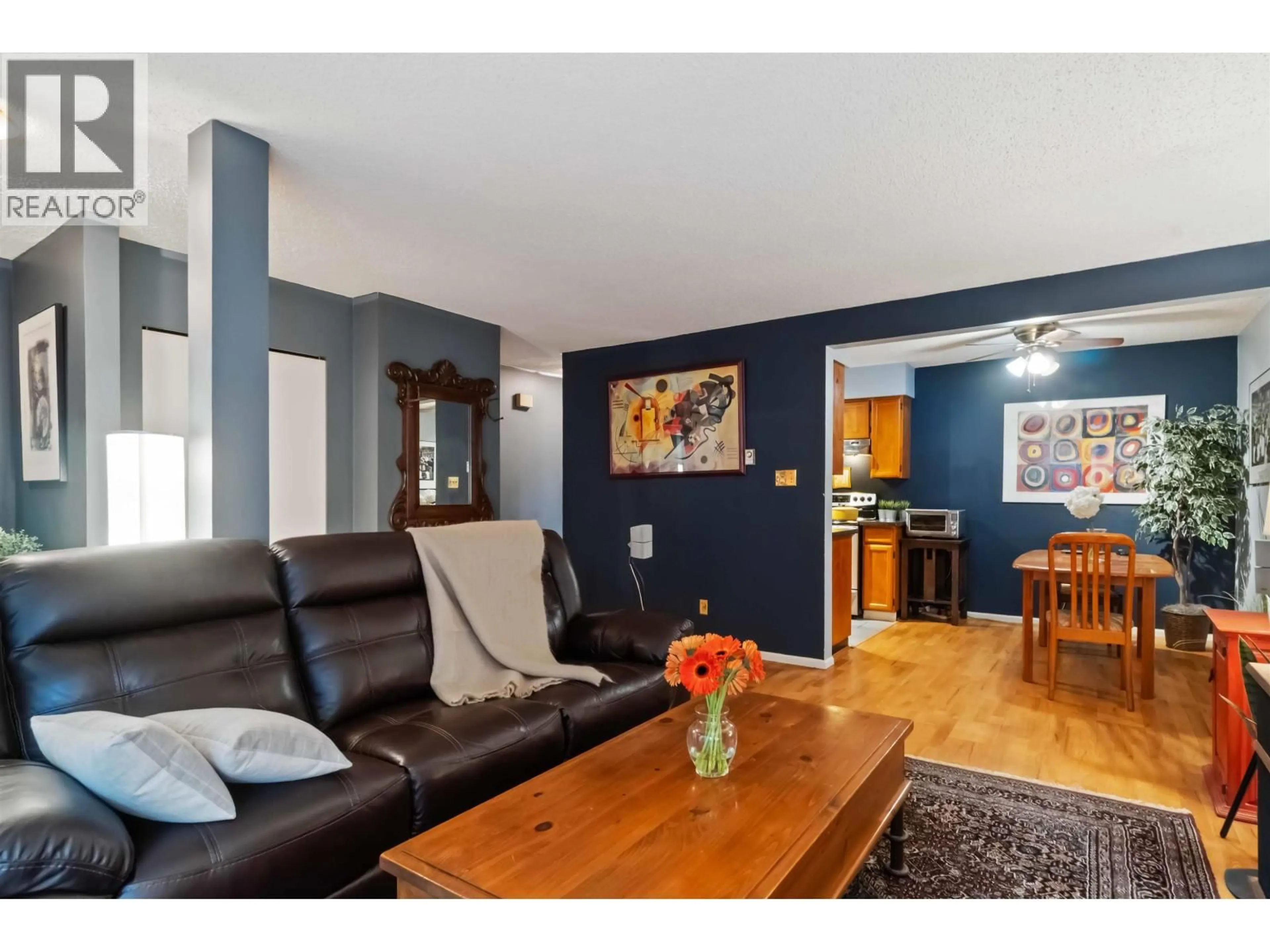 Living room with furniture, wood/laminate floor for 1305 8TH AVENUE, Vancouver British Columbia V6H3W4