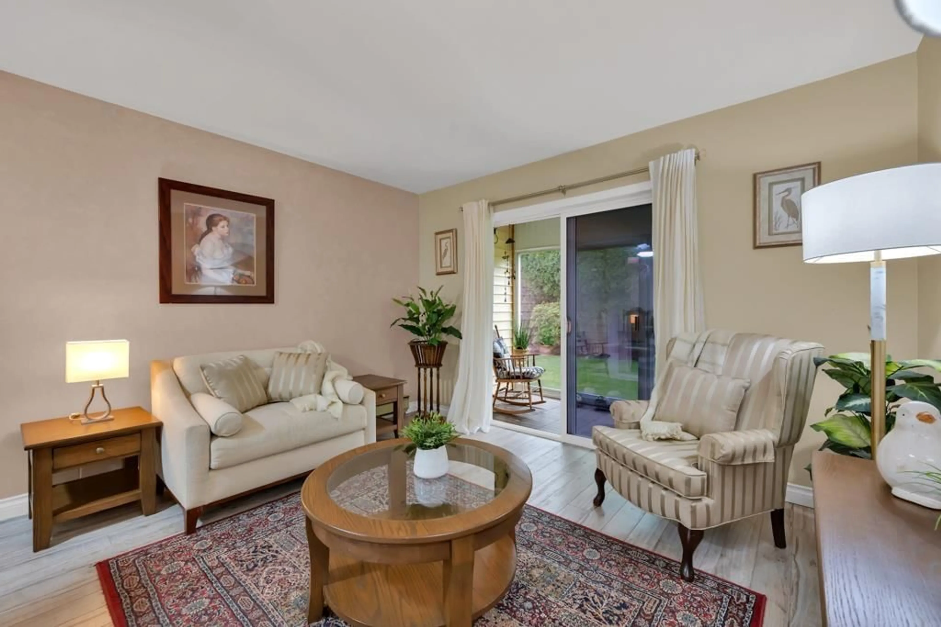 Living room with furniture, unknown for 15 - 7525 MARTIN PLACE, Mission British Columbia V2V6N2