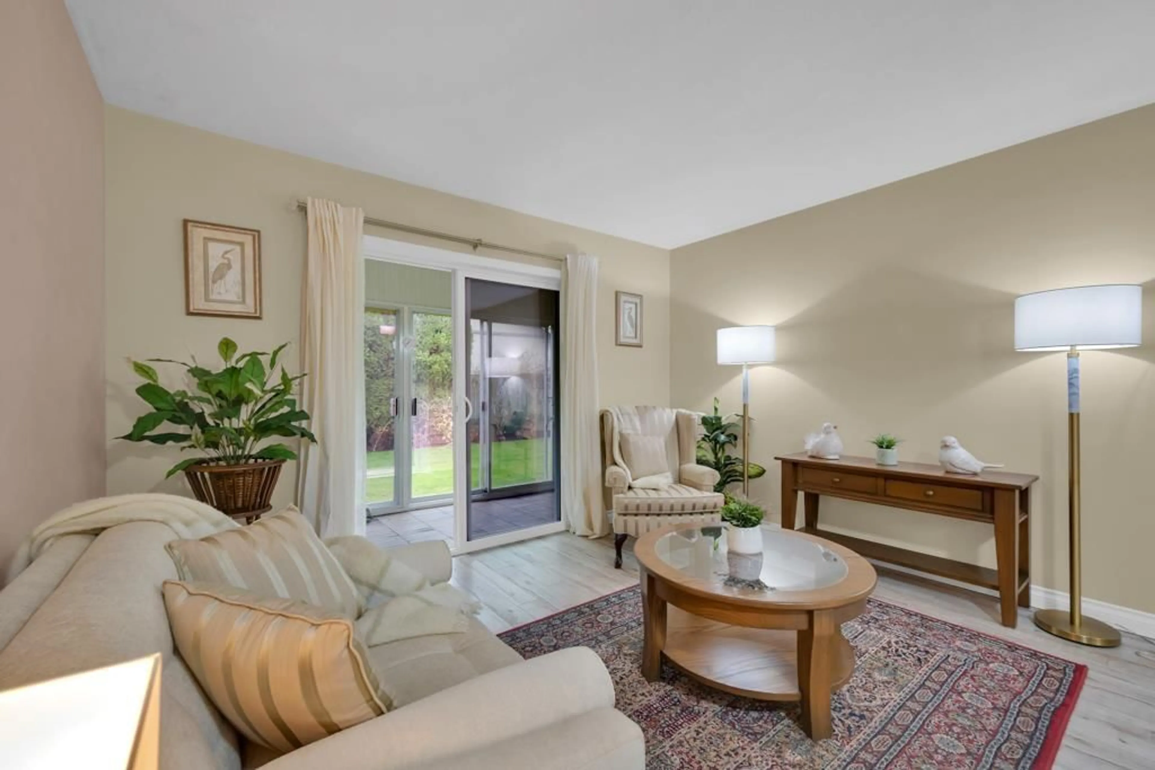 Living room with furniture, unknown for 15 - 7525 MARTIN PLACE, Mission British Columbia V2V6N2