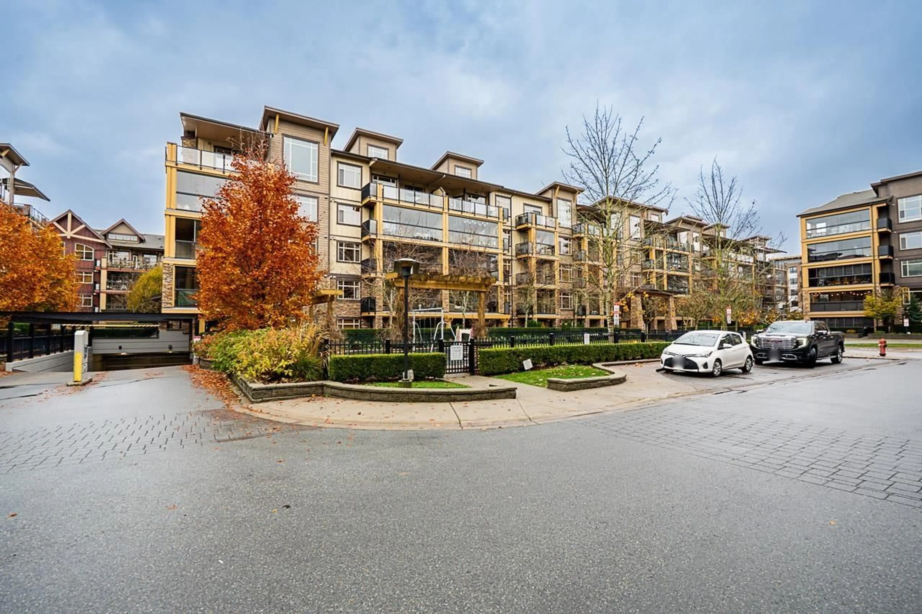 A pic from outside/outdoor area/front of a property/back of a property/a pic from drone, unknown for 467 - 8258 207A, Langley British Columbia V2Y0N3