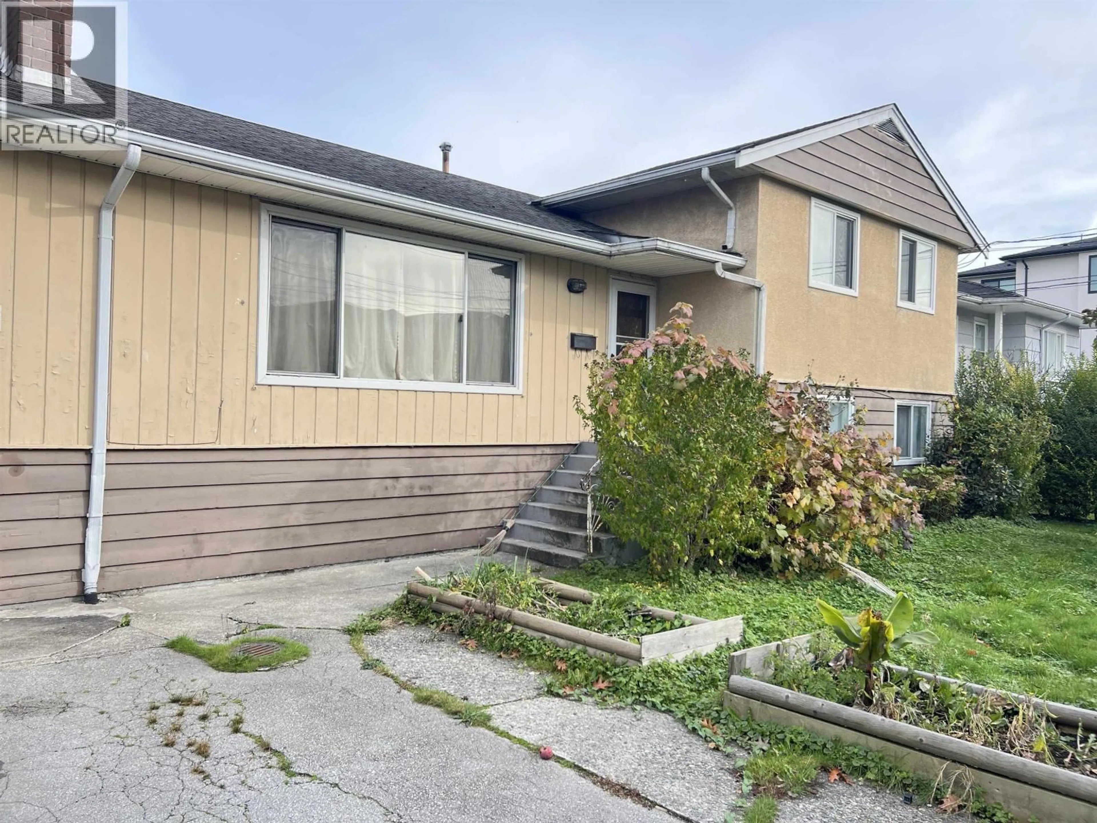 Home with vinyl exterior material, street for 217 PEMBINA STREET, New Westminster British Columbia V3M5J3