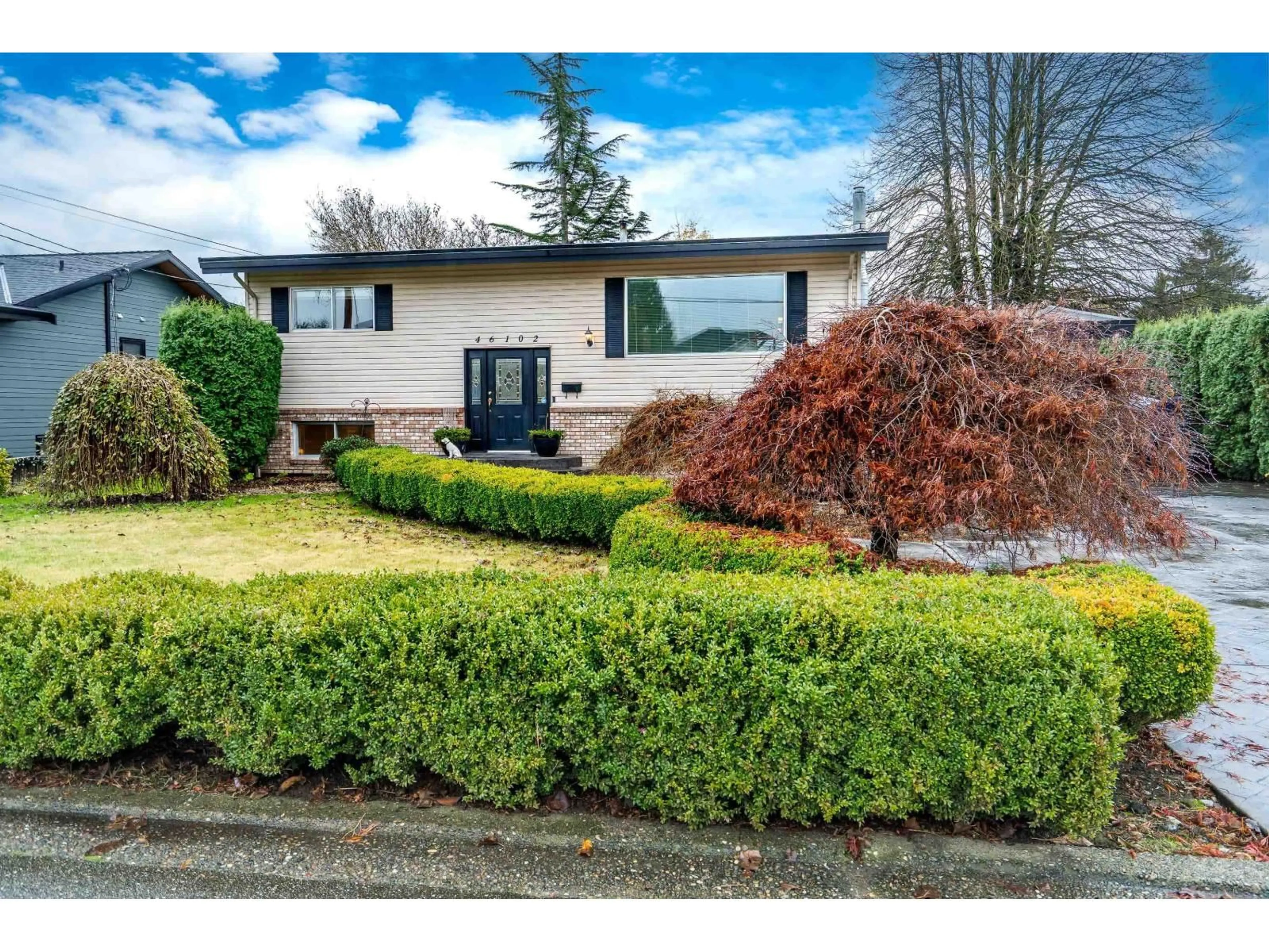 Home with vinyl exterior material, street for 46102 GRIFFIN DRIVE, Chilliwack British Columbia V2R4C7