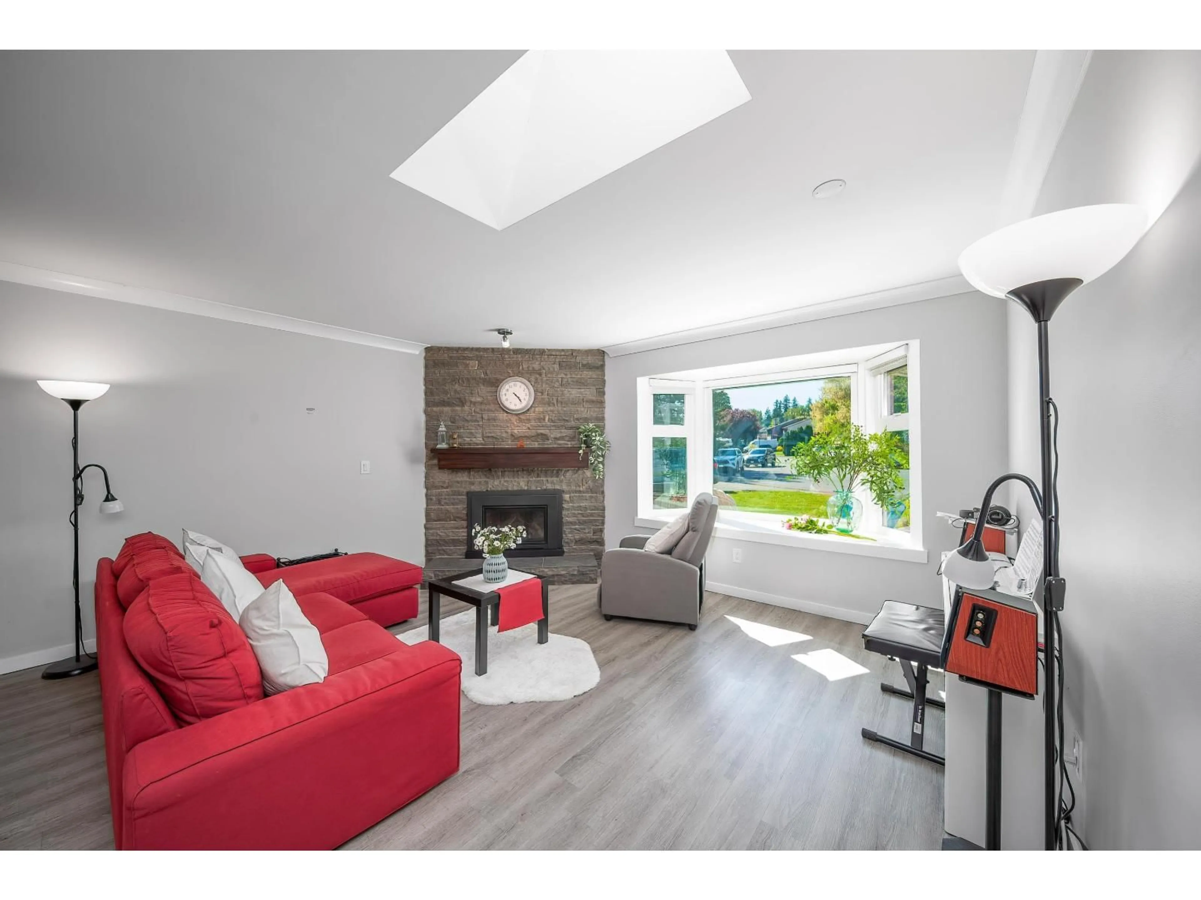 Living room with furniture, unknown for 2116 WINSTON, Langley British Columbia V2Y1H5